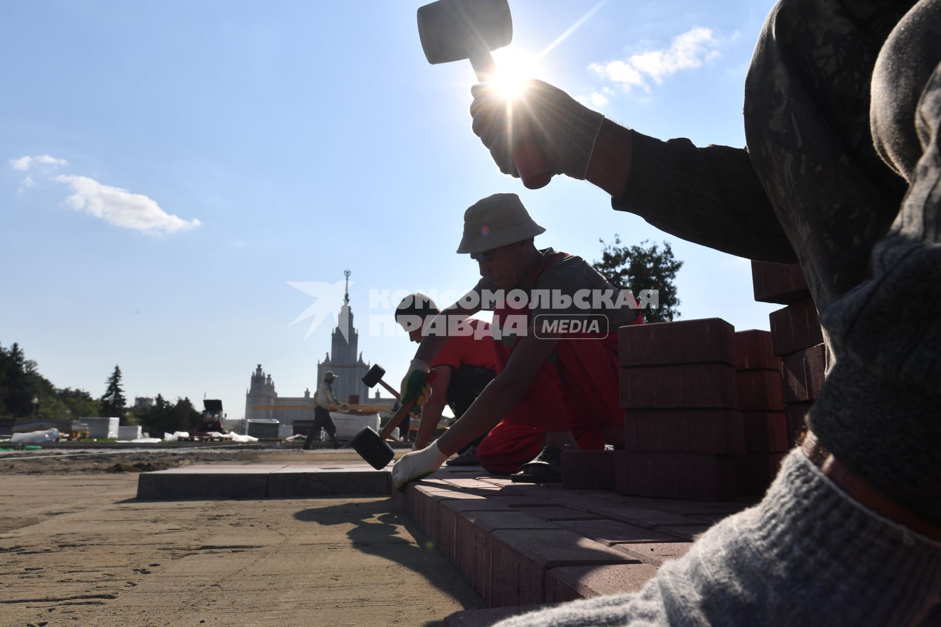 Москва. Благоустройство Университетской площади на Воробьевых горах.