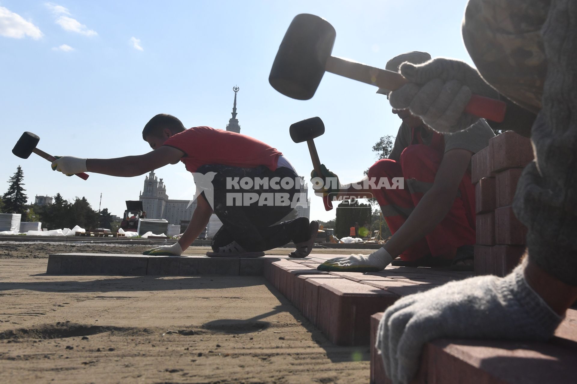 Москва. Благоустройство Университетской площади на Воробьевых горах.