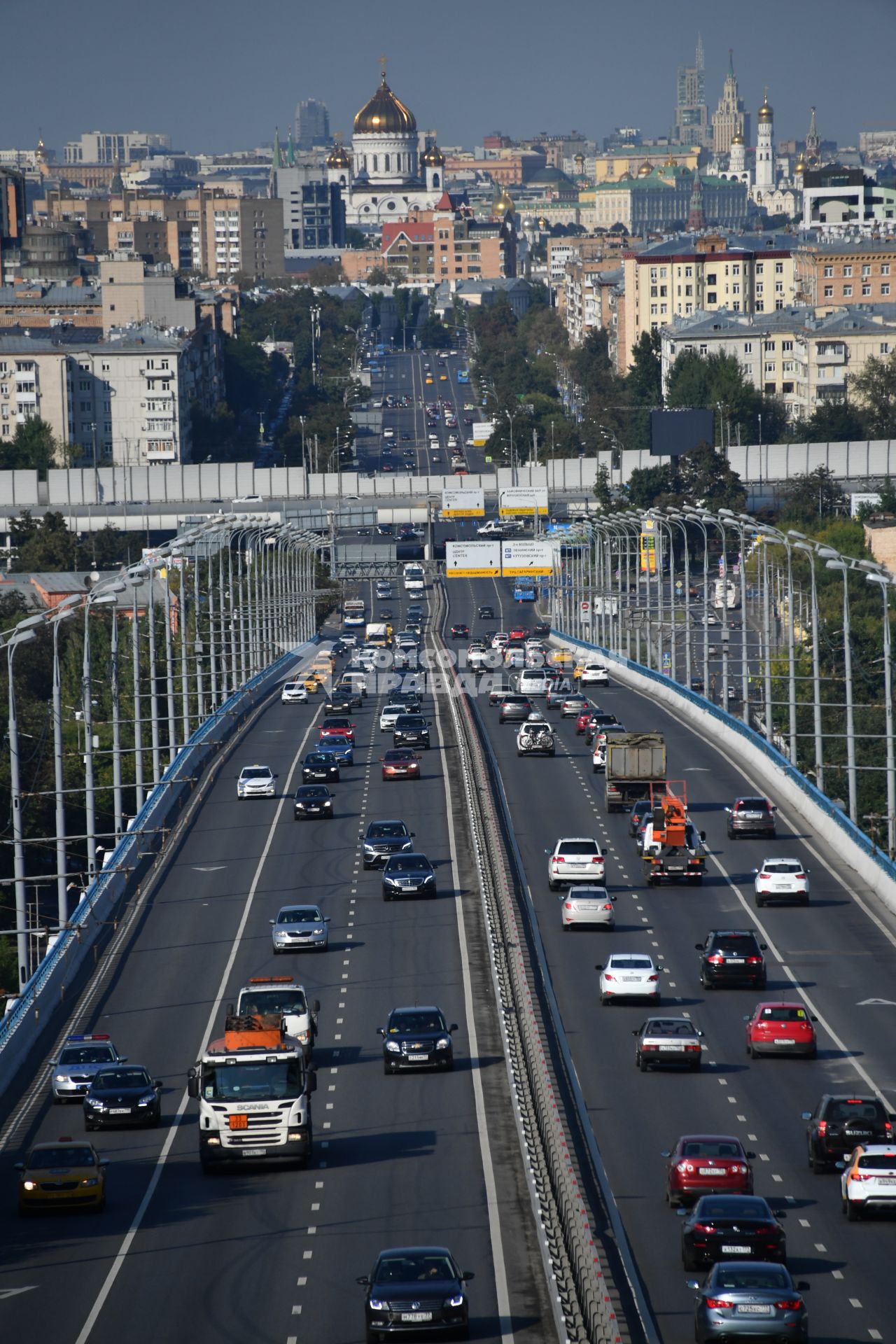 Москва. Вид на Комсомольский проспект с Воробьевых гор.