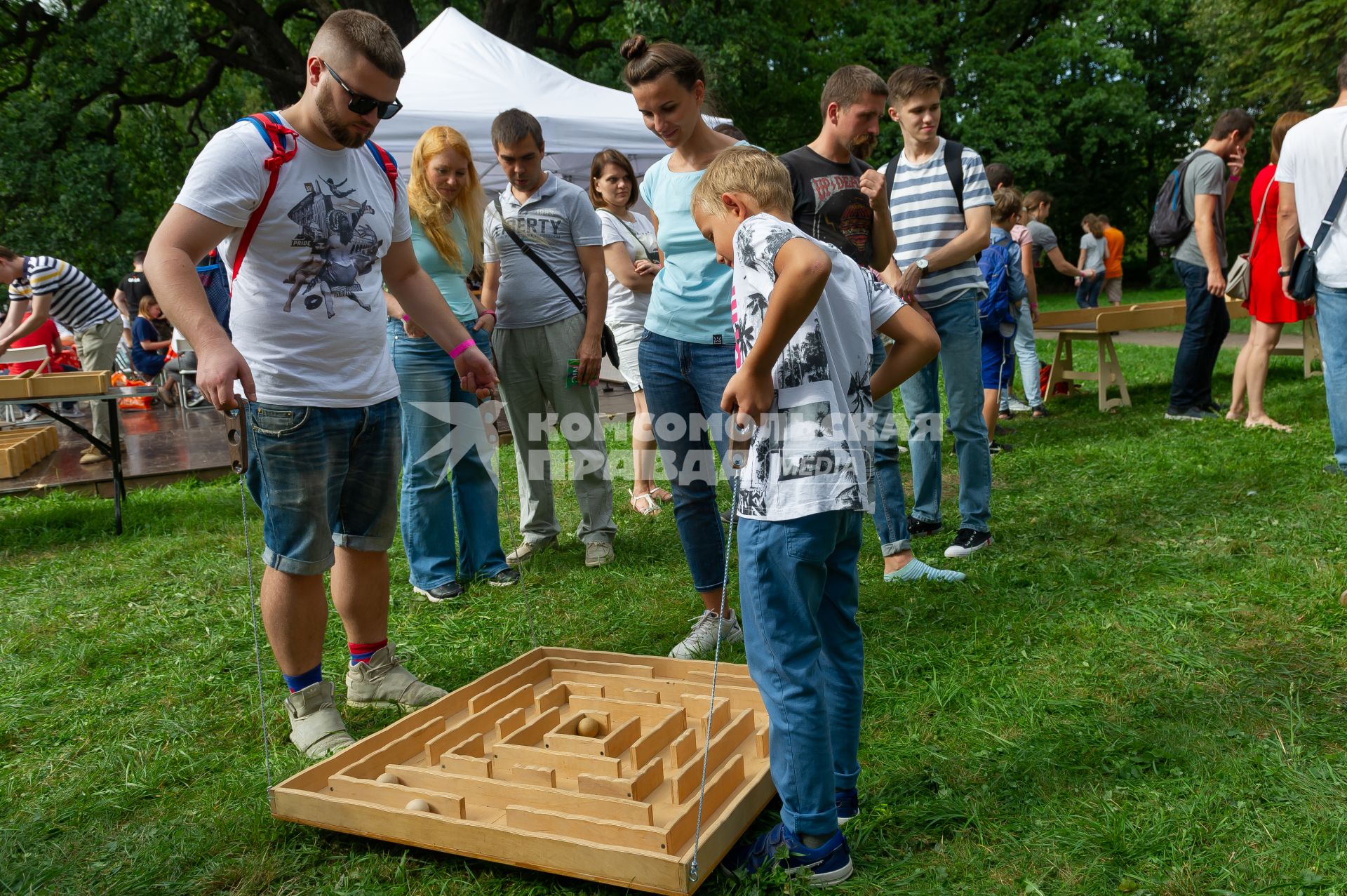 Санкт-Петербург. Посетители на Международном open-air науки и технологий Geek Picnic 2018 в ЦПКиО им. С.М. Кирова на Елагином острове.