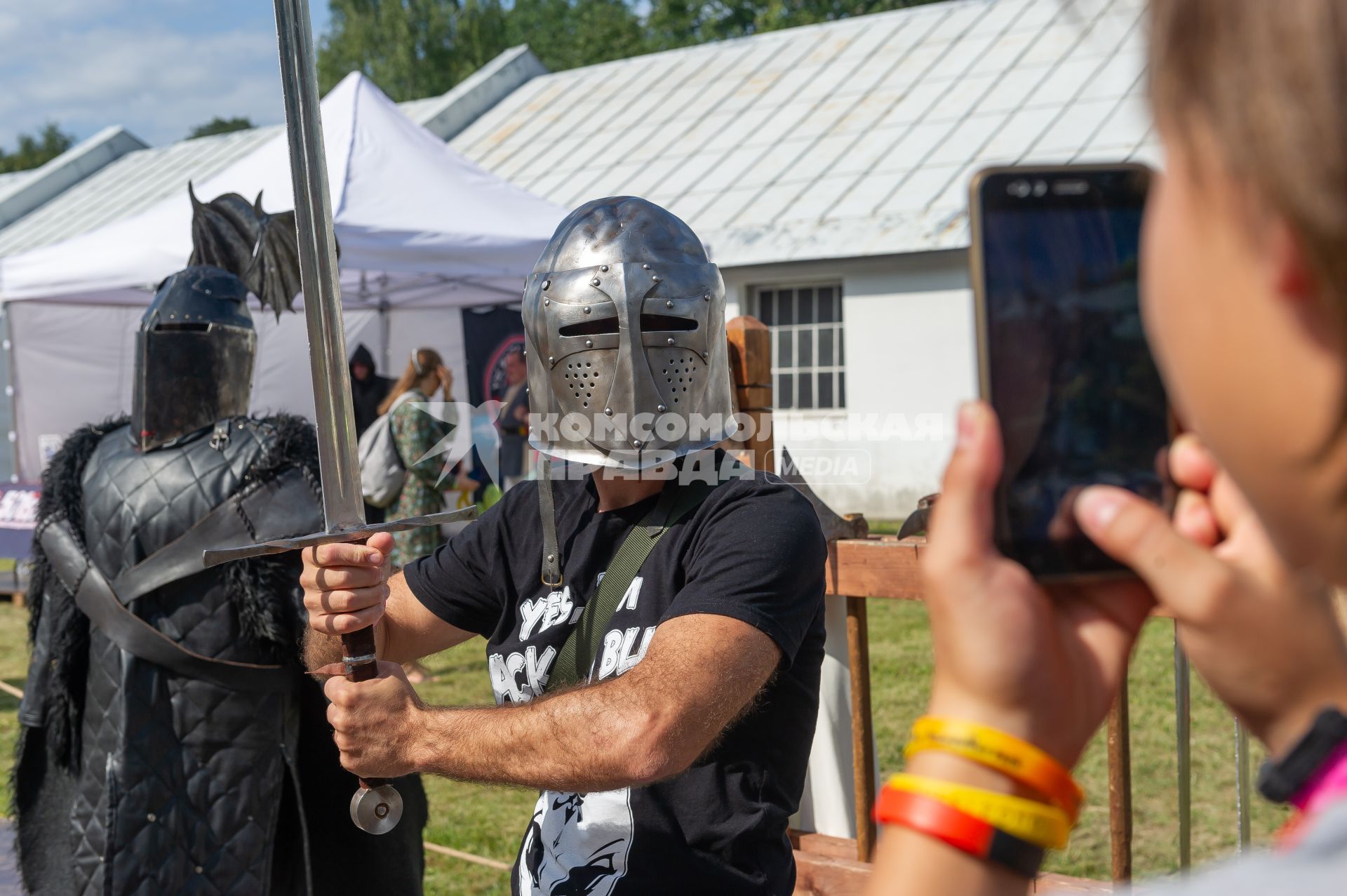 Санкт-Петербург. Посетитель на Международном open-air науки и технологий Geek Picnic 2018 в ЦПКиО им. С.М. Кирова на Елагином острове.