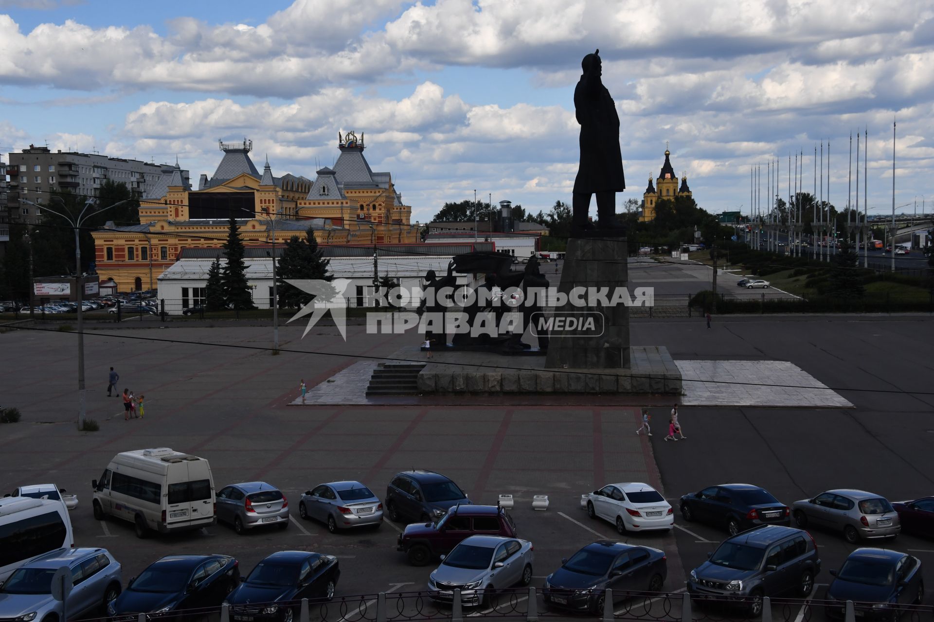 Нижний Новгород. Памятник В.И.Ленину на площади Ленина.