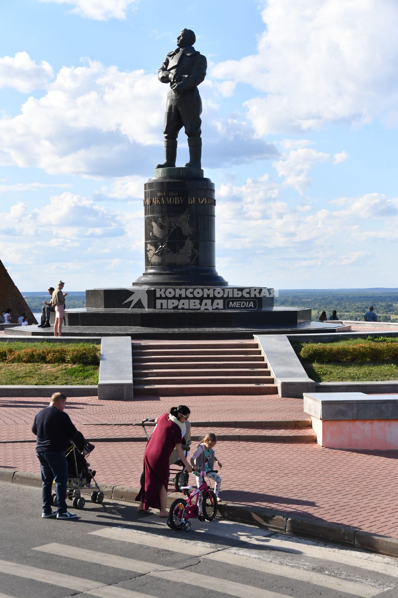 Нижний Новгород. Памятник Валерию Чкалову.