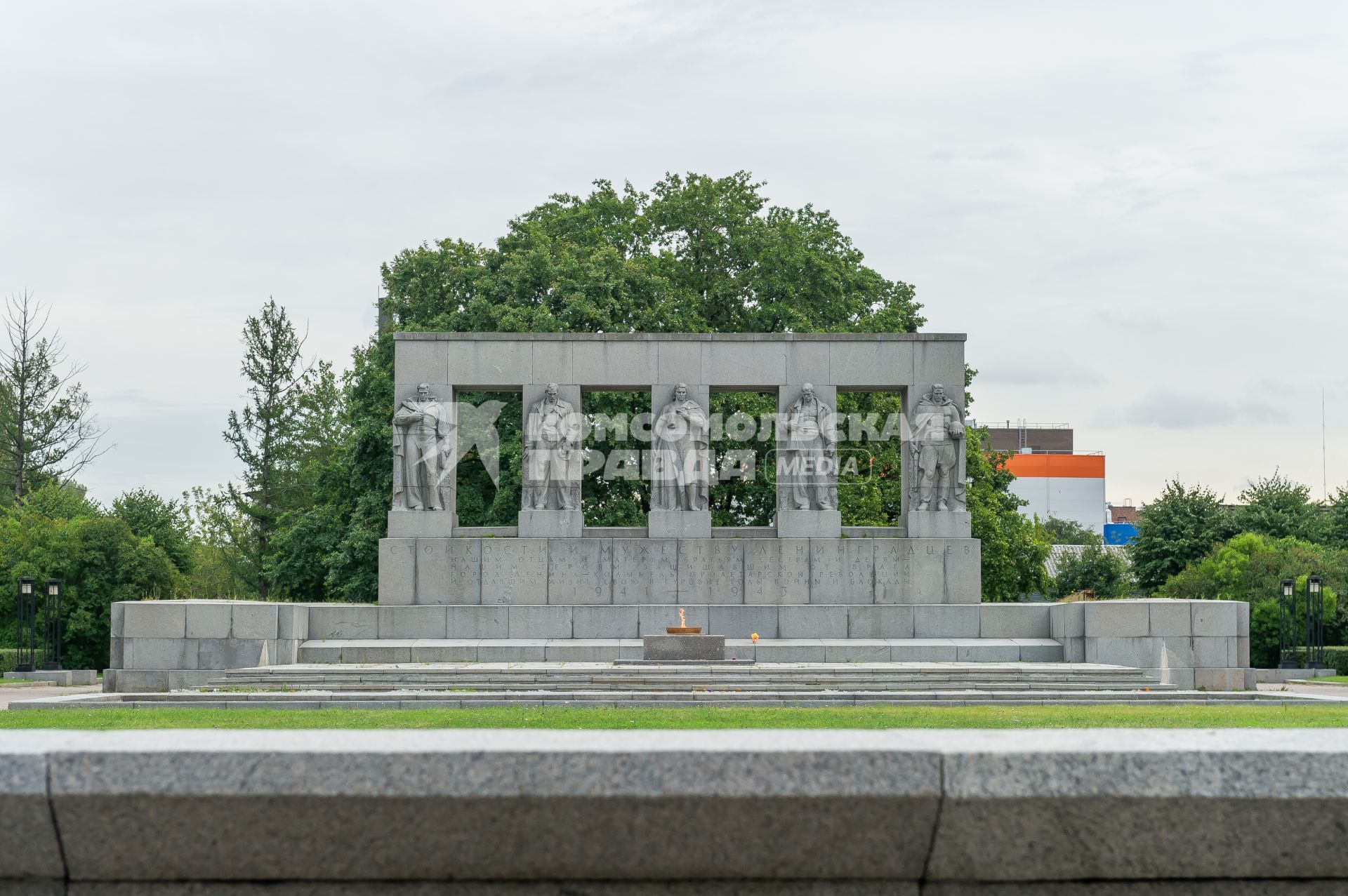 Санкт-Петербург,Серафимовское кладбище. Мемориал жертвам блокады Ленинграда