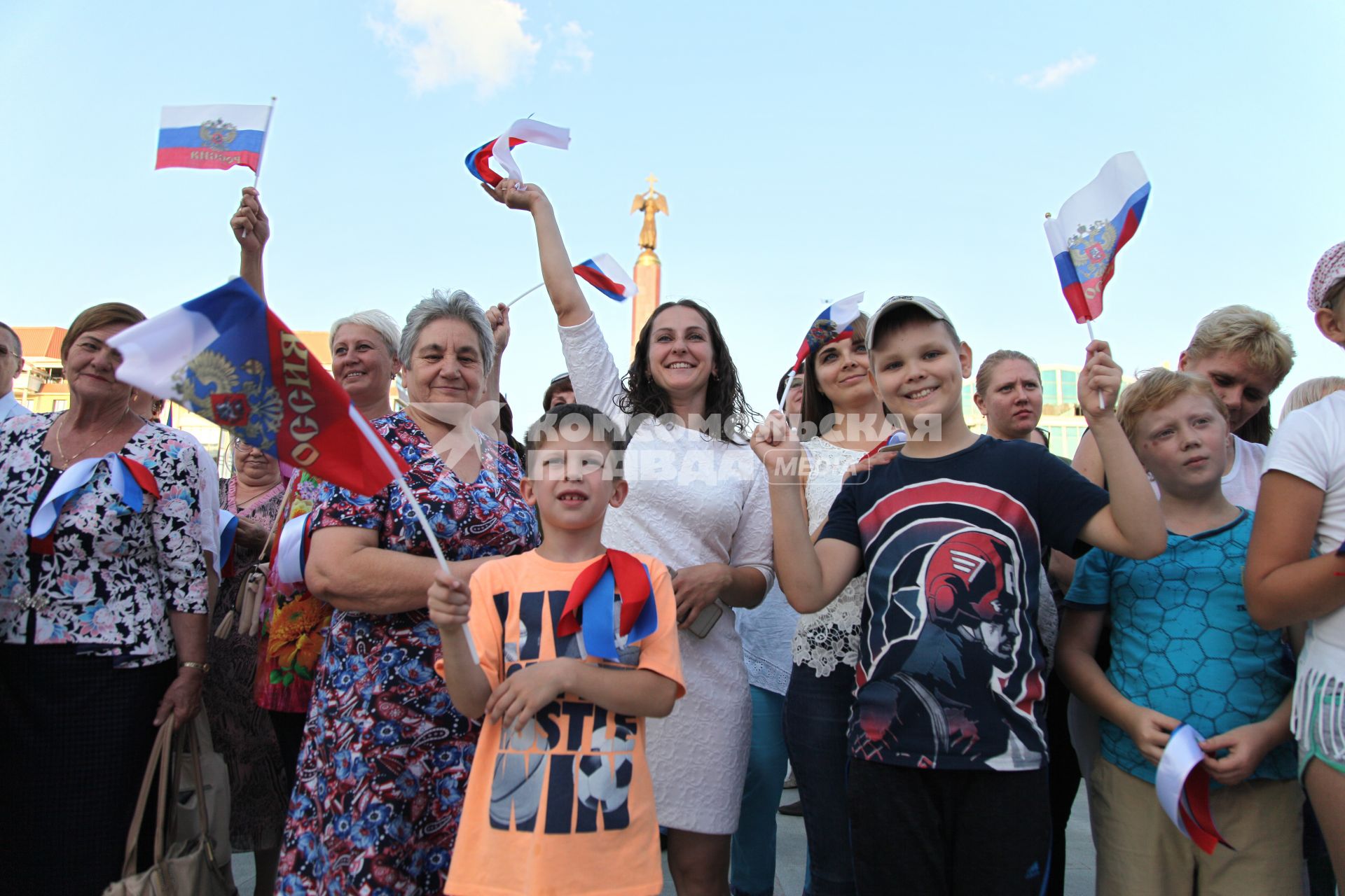 Ставрополь. Жители города  во время празднования Дня государственного флага РФ.