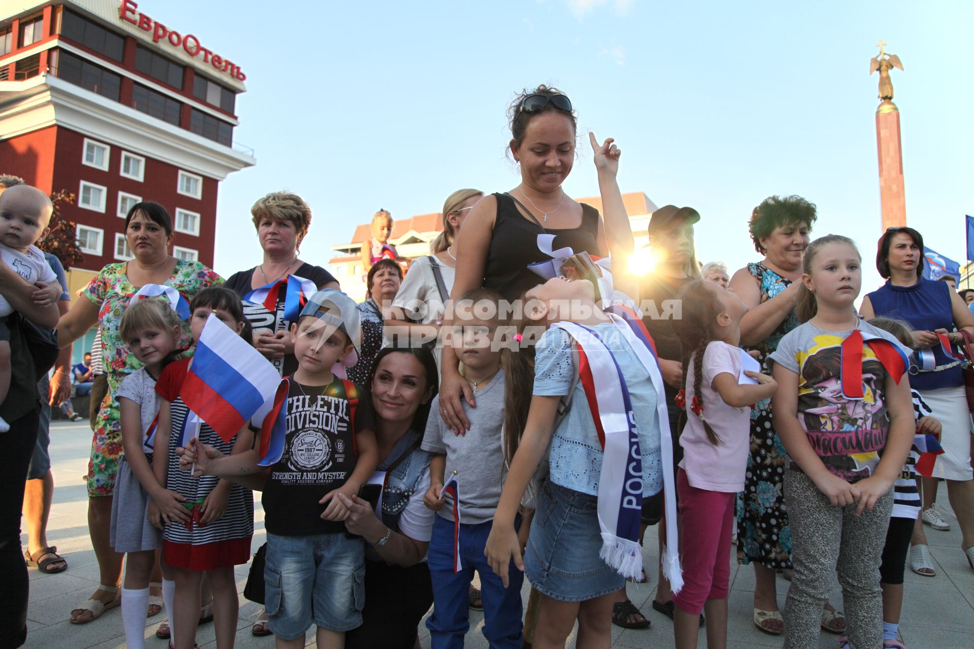 Ставрополь. Жители города  во время празднования Дня государственного флага РФ.