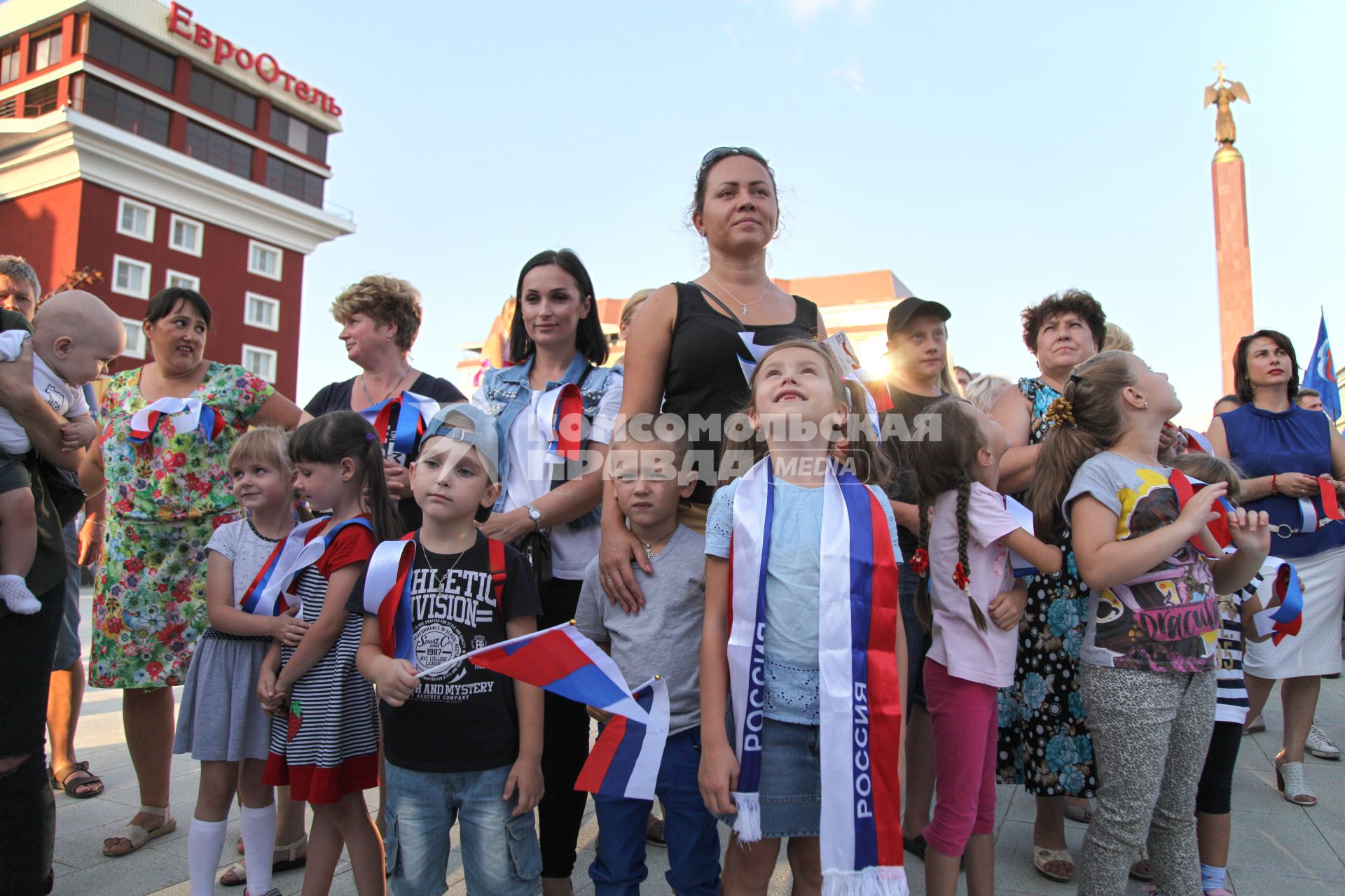 Ставрополь. Жители города  во время празднования Дня государственного флага РФ.