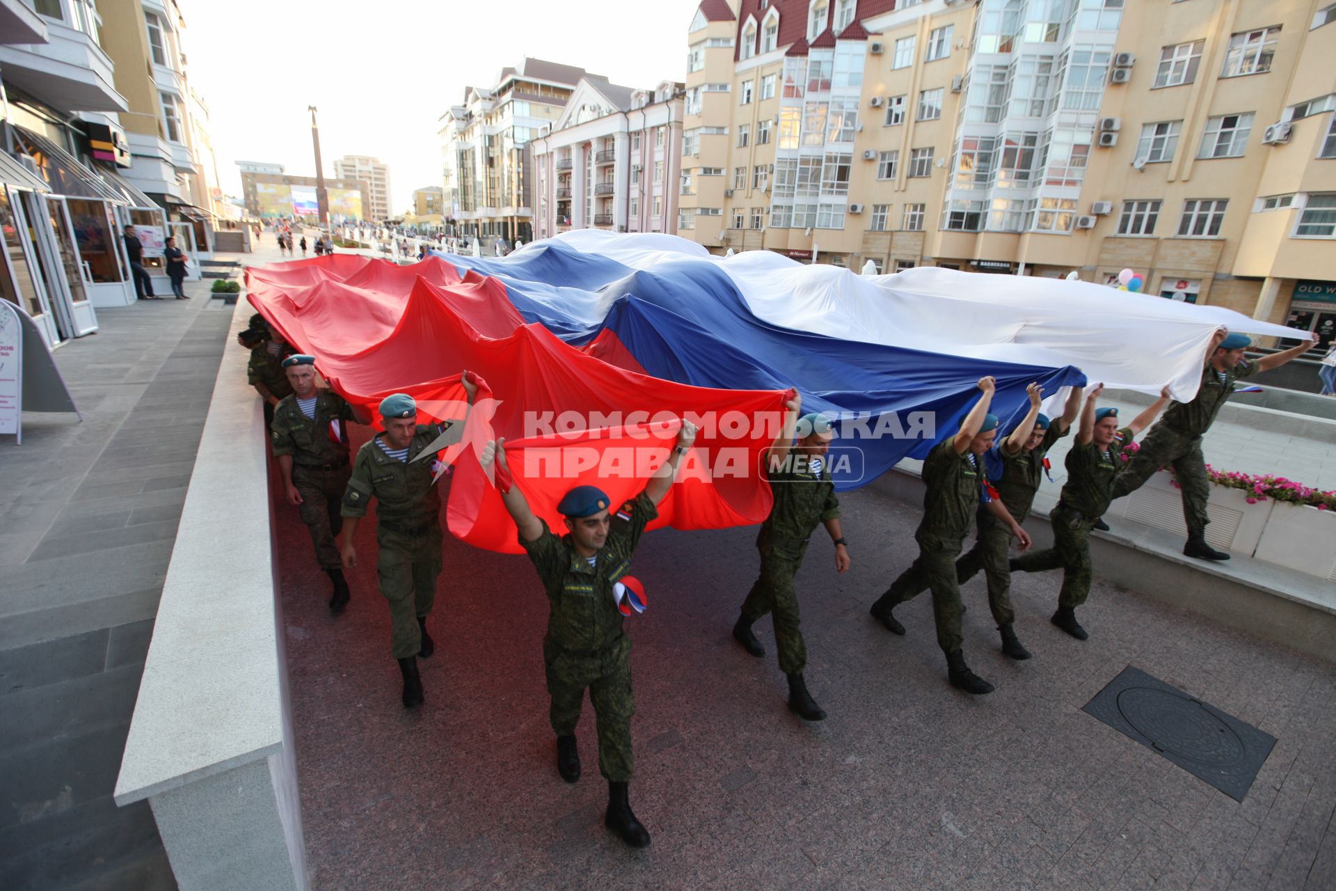 Ставрополь. Празднование Дня государственного флага РФ.