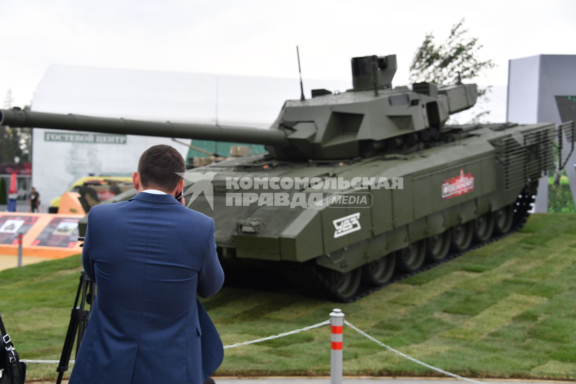 Московская область, Кубинка.   Основной боевой танк Т-14 `Армата` на открытии IV Международного военно-технического форума (МВТФ) `Армия-2018` в парке `Патриот`.