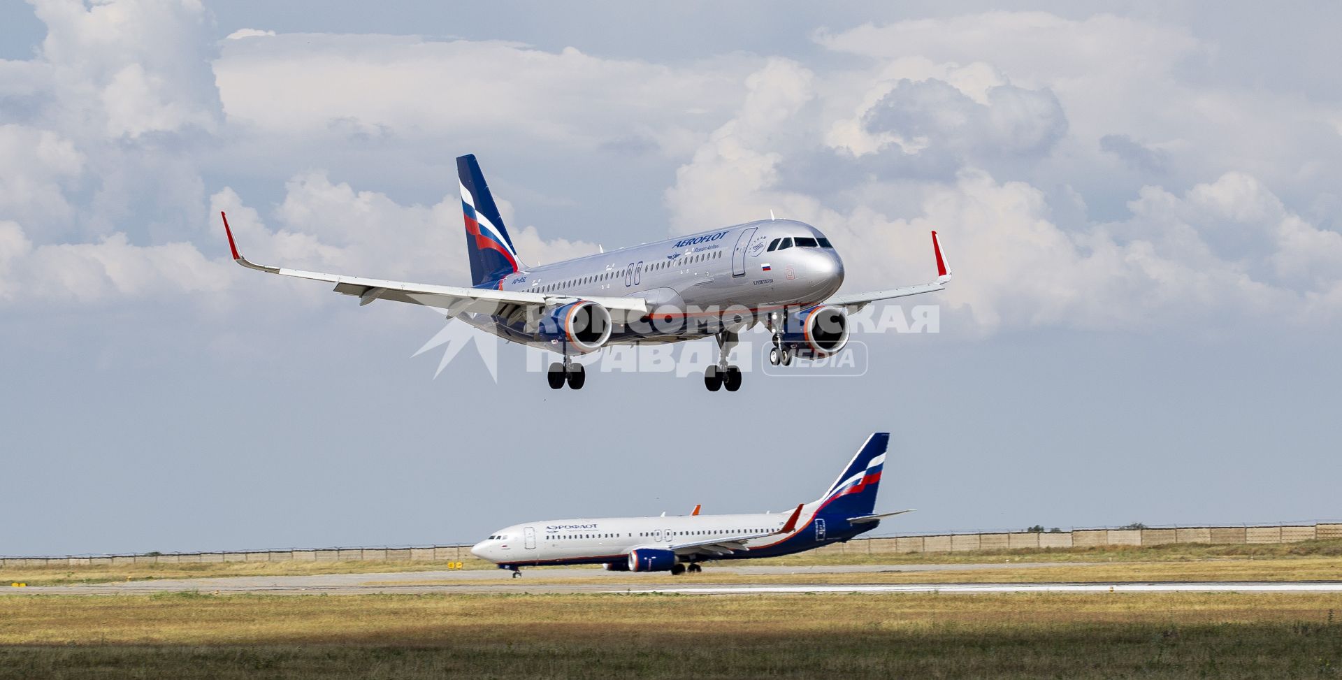 Симферополь. Самолет Airbus A320 авиакомпании `Аэрофлот`.