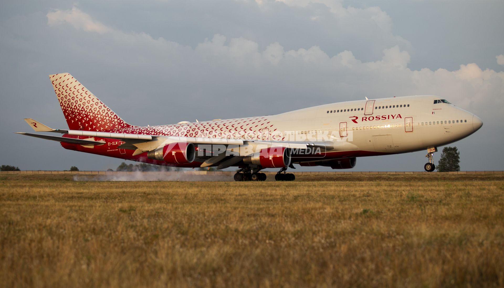 Симферополь. Самолет Boeing 747 авиакомпании `Россия`.