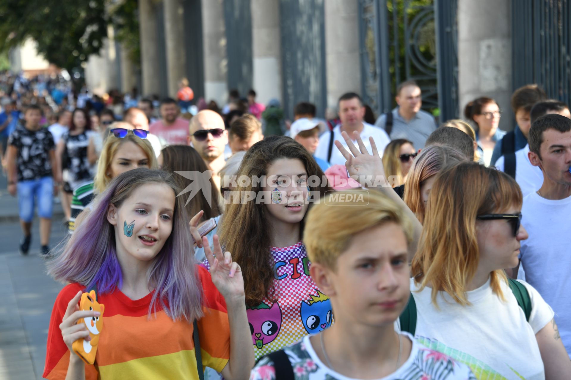 Москва. Прохожие у Парка Горького.