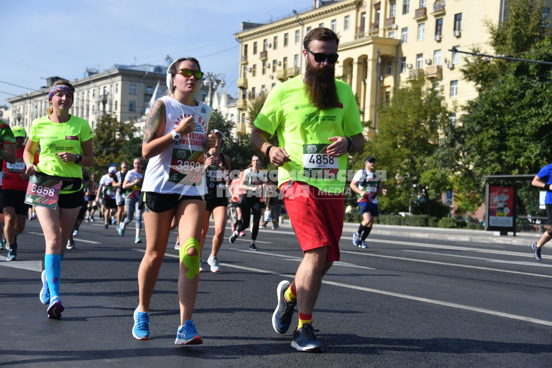 Москва. Участники полумарафона `Лужники`, посвященного истории олимпийского комплекса.