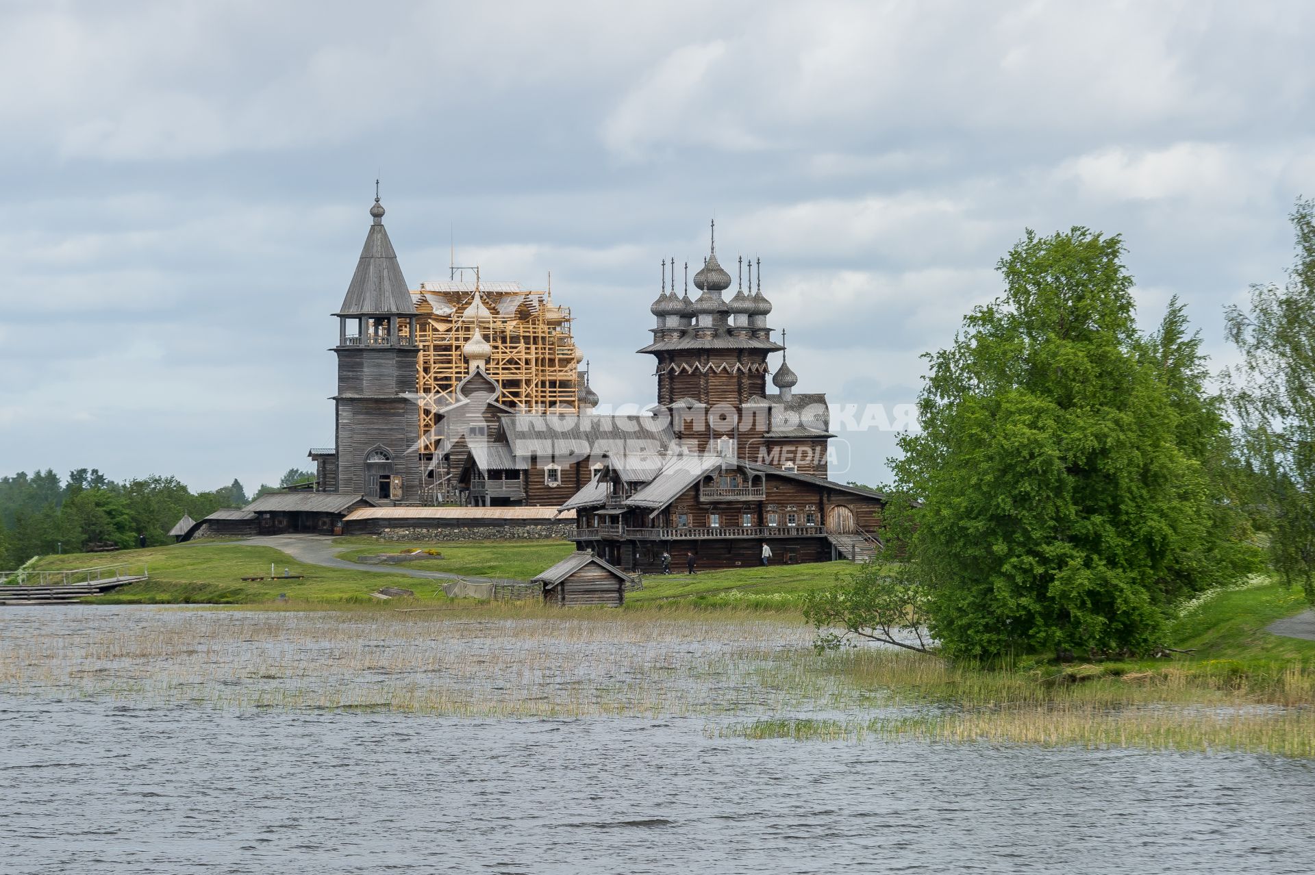 Республика Карелия. Кижи.  Вид на ансамбль Кижского погоста.