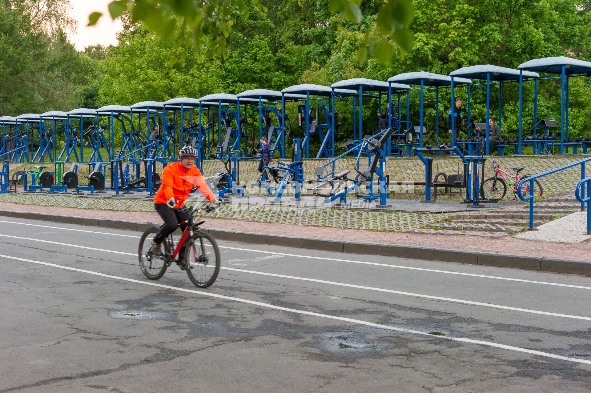 Республика Карелия. Петрозаводск. Городская спортплощадка на Онежской набережной.