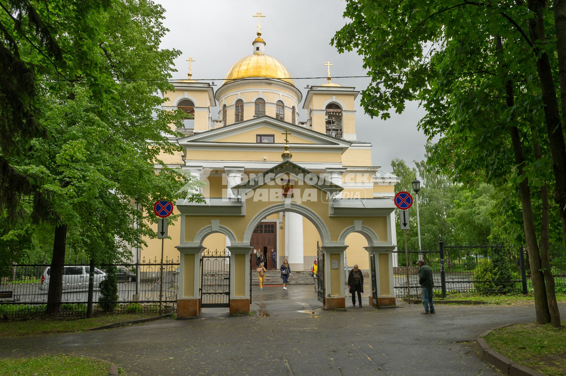 Республика Карелия. Петрозаводск.  Кафедральный Собор Александра Невского в  Голиковском парке.