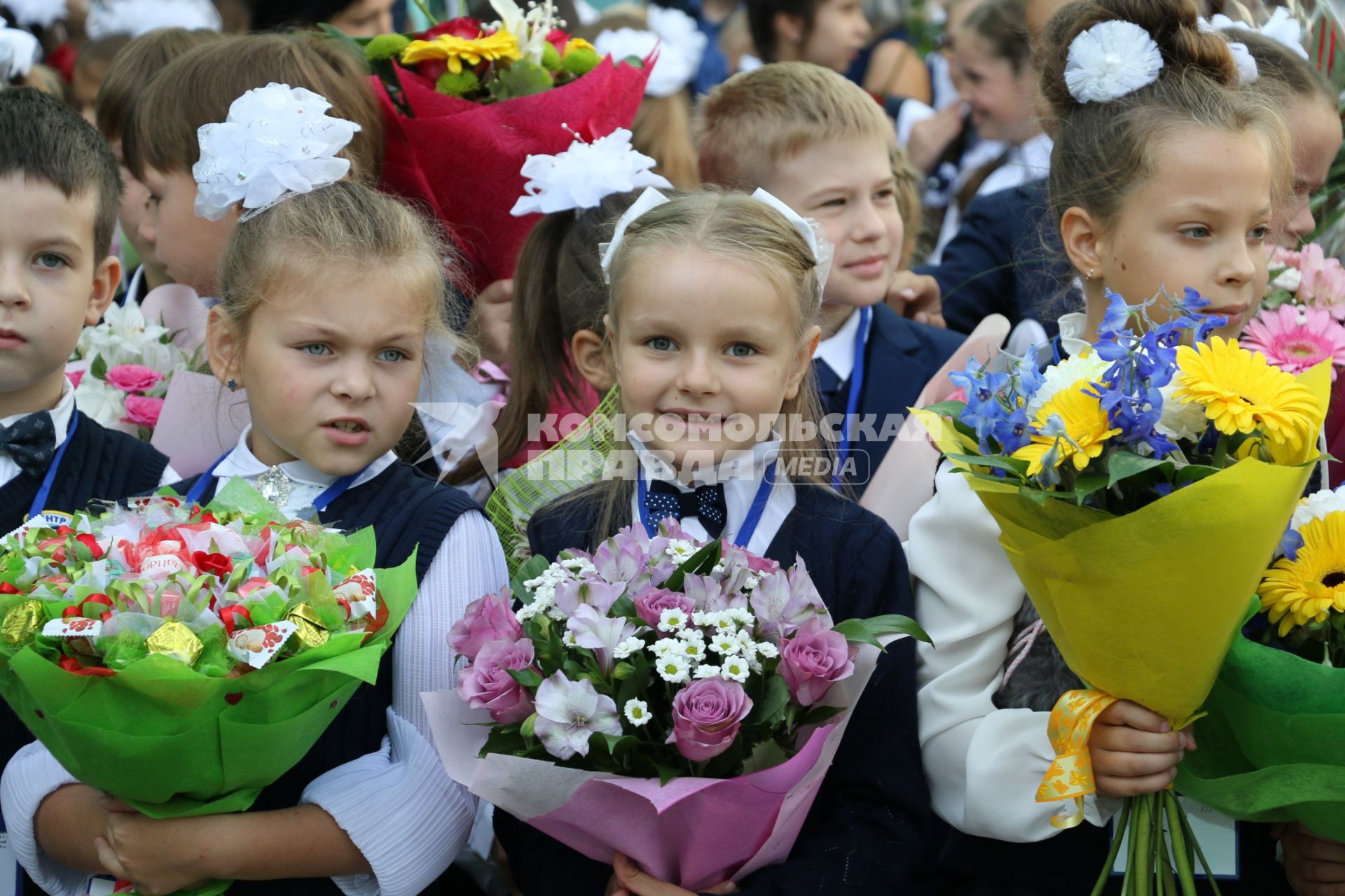 Тула. Первоклассники на торжественной линейке, посвященной Дню знаний.