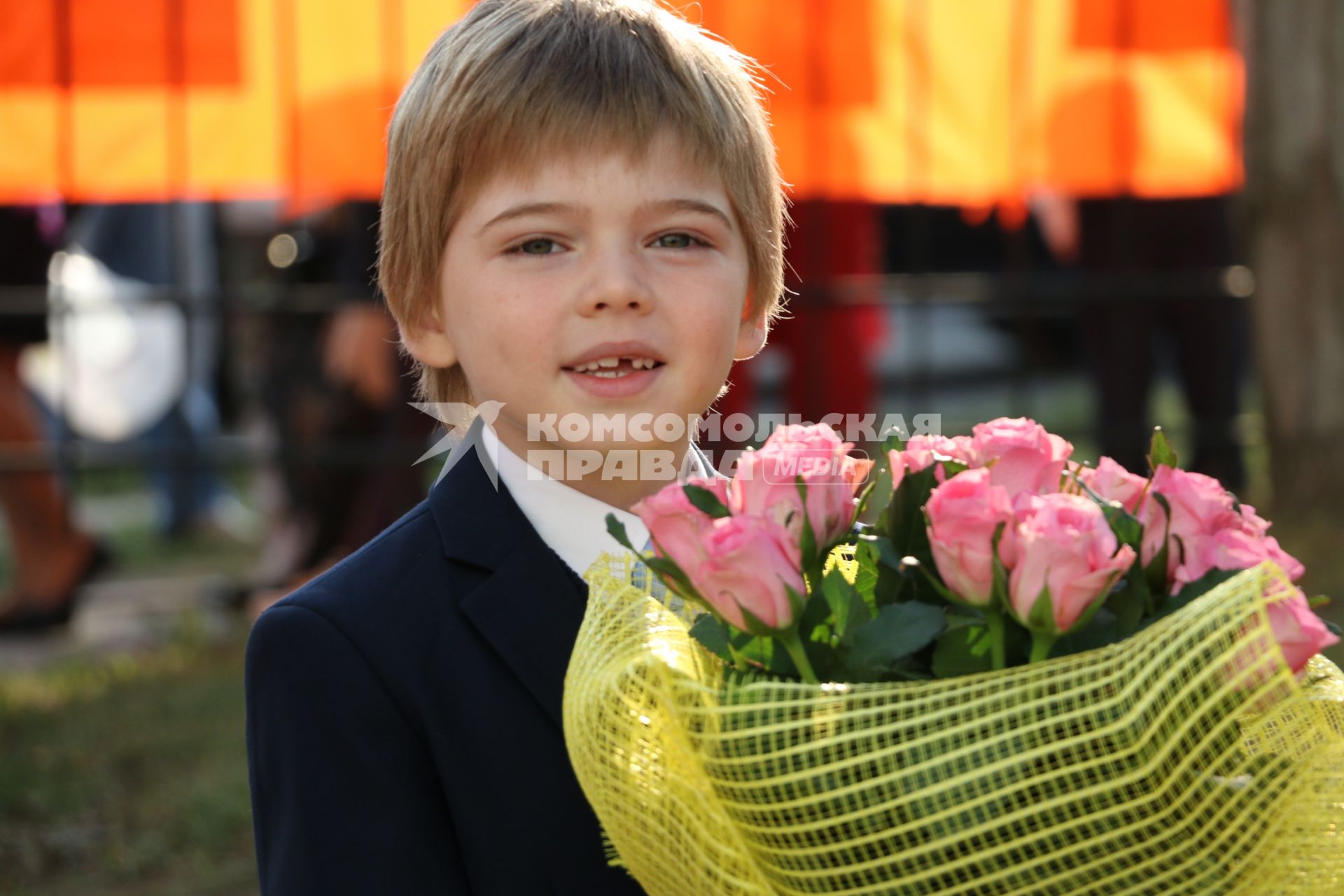 Тула. Первоклассник   на торжественной линейке, посвященной Дню знаний.