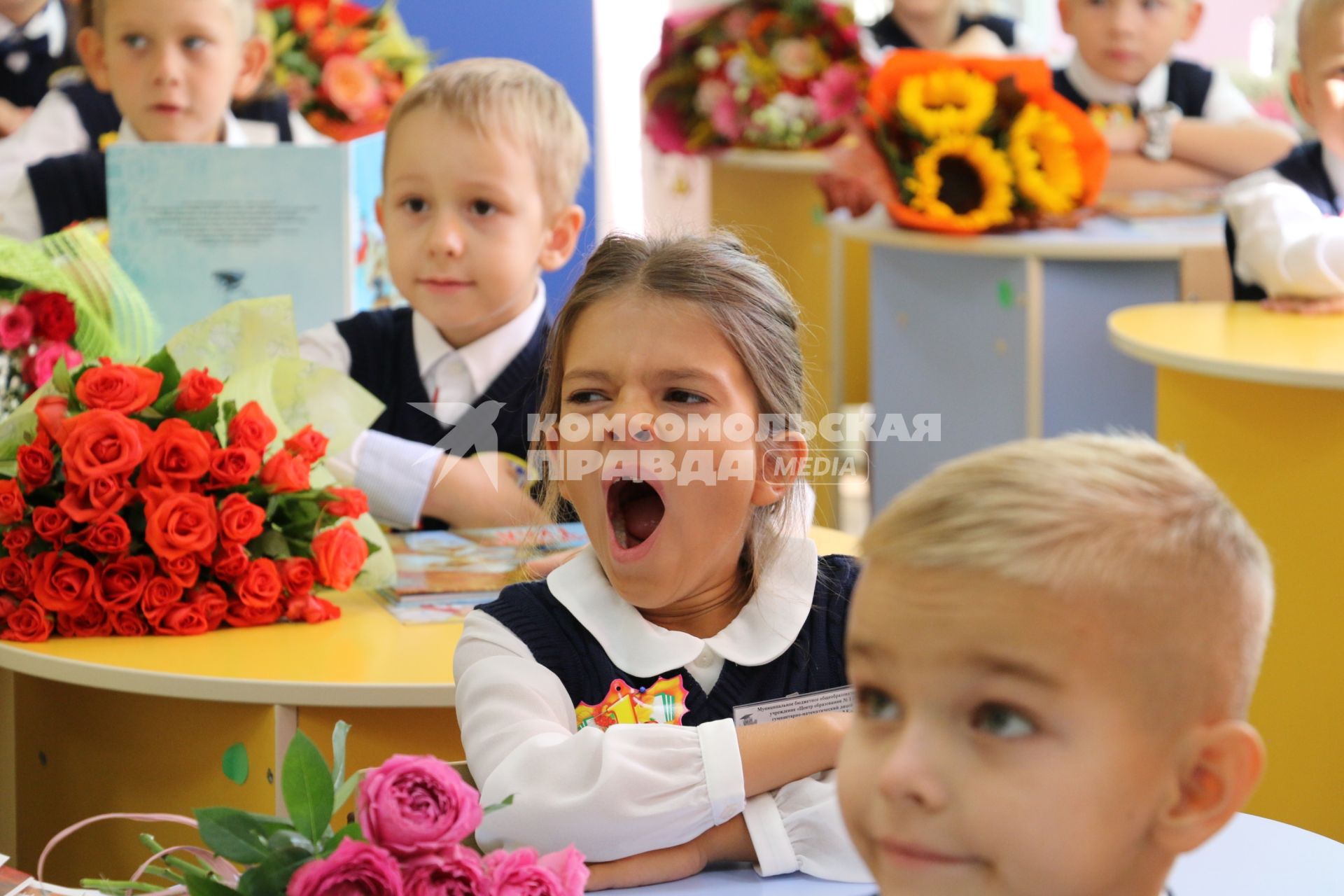 Тула.  Школьники на первом уроке в День знаний.