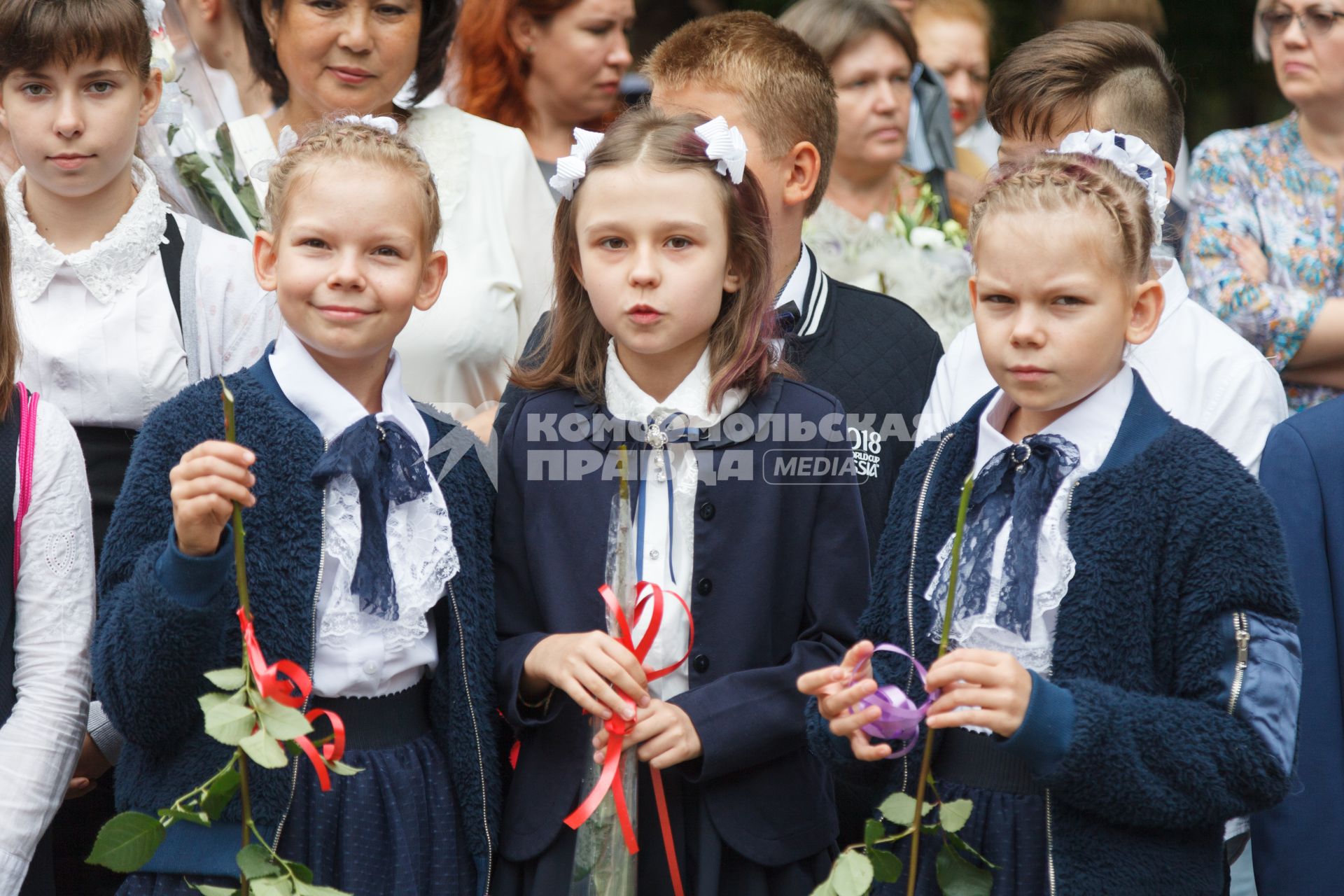 Ставрополь.   Первоклассники на торжественной линейке, посвященной Дню знаний.