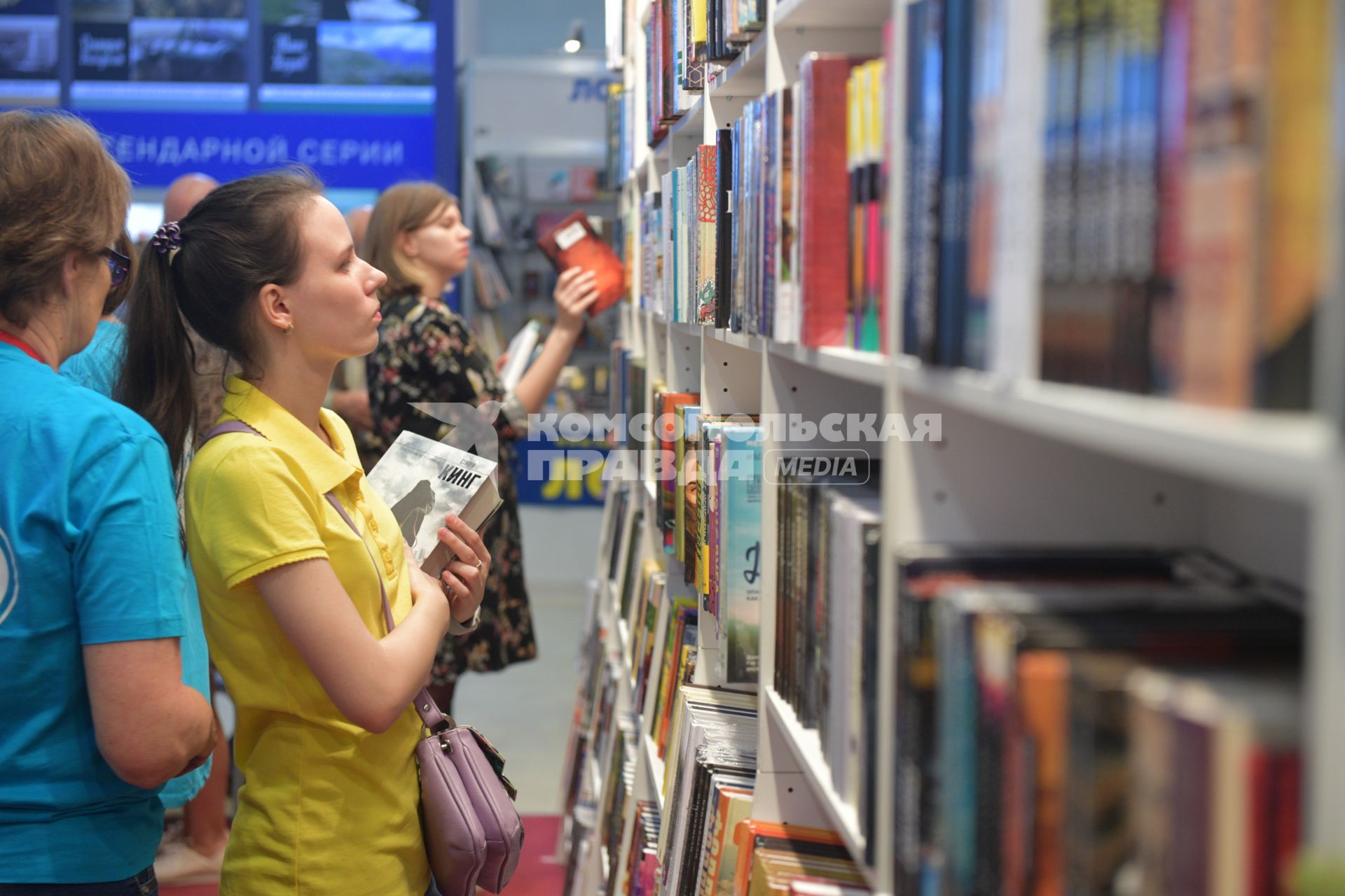 Москва. Посетители на открытии 31-й Московской международной книжной выставки-ярмарки в павильоне 75 на ВДНХ.