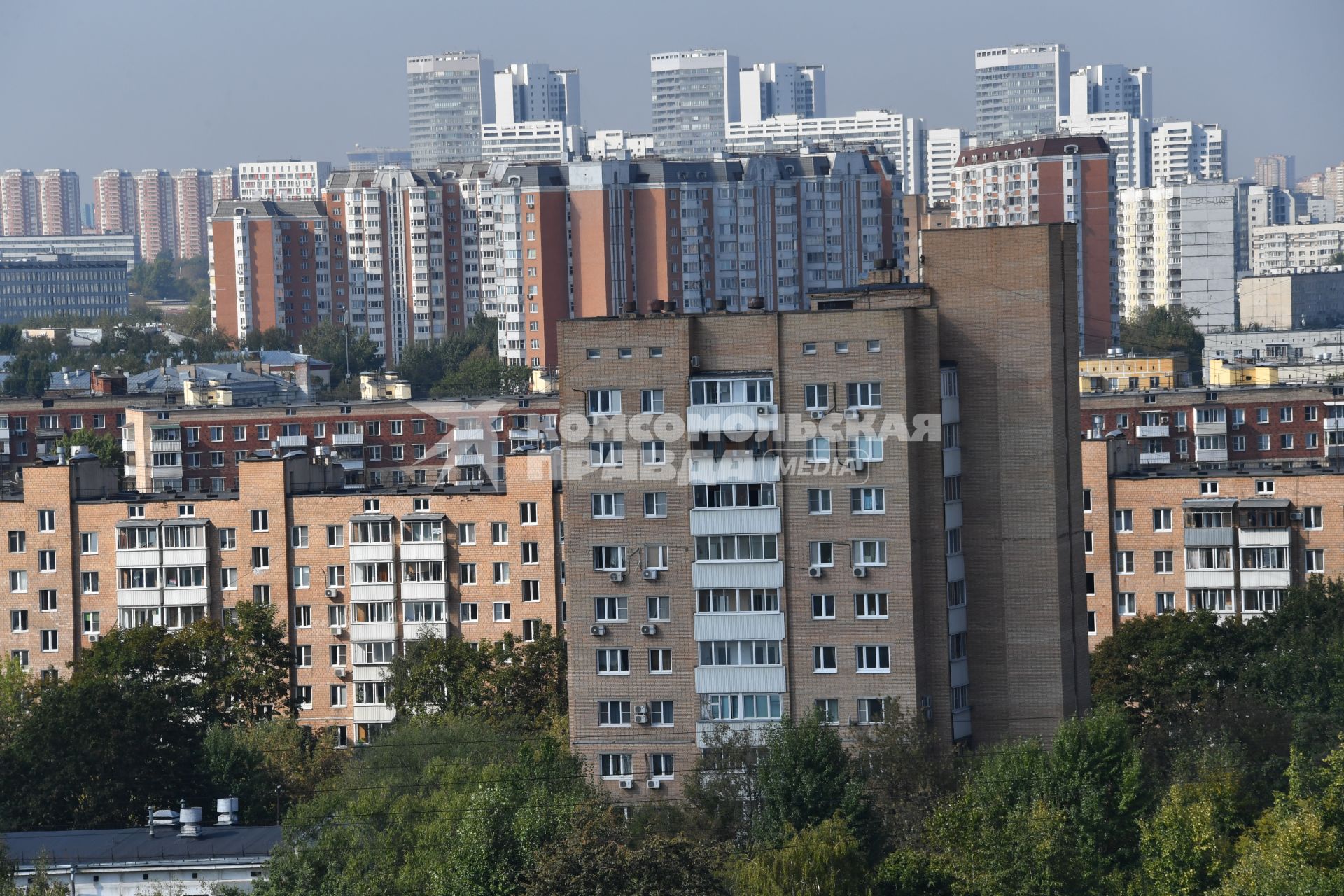 Москва. Вид из окон нового дома, построенного  по программе реновации на Судостроительной улице.