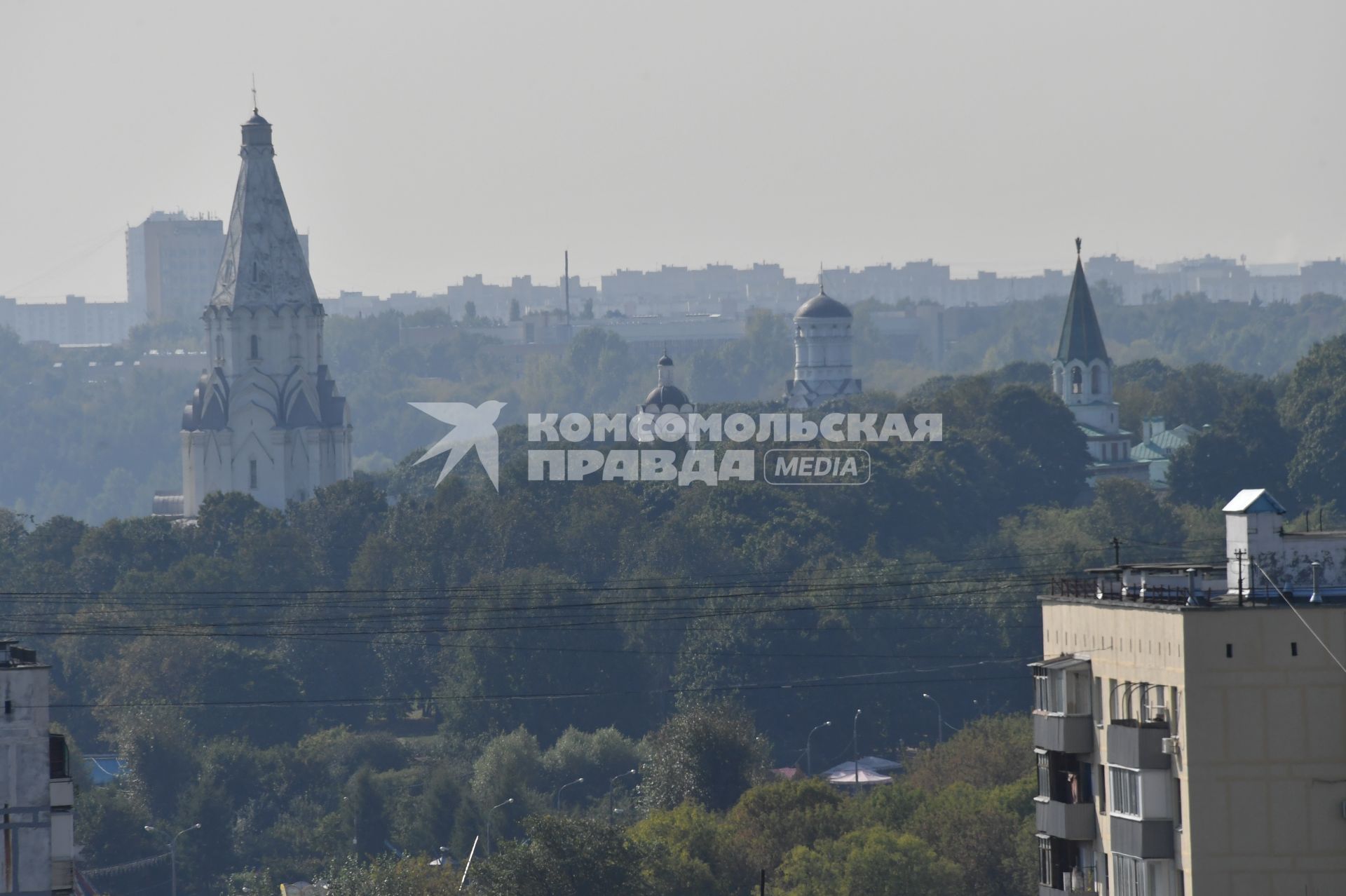 Москва. Вид из окон нового дома, построенного  по программе реновации на Судостроительной улице.