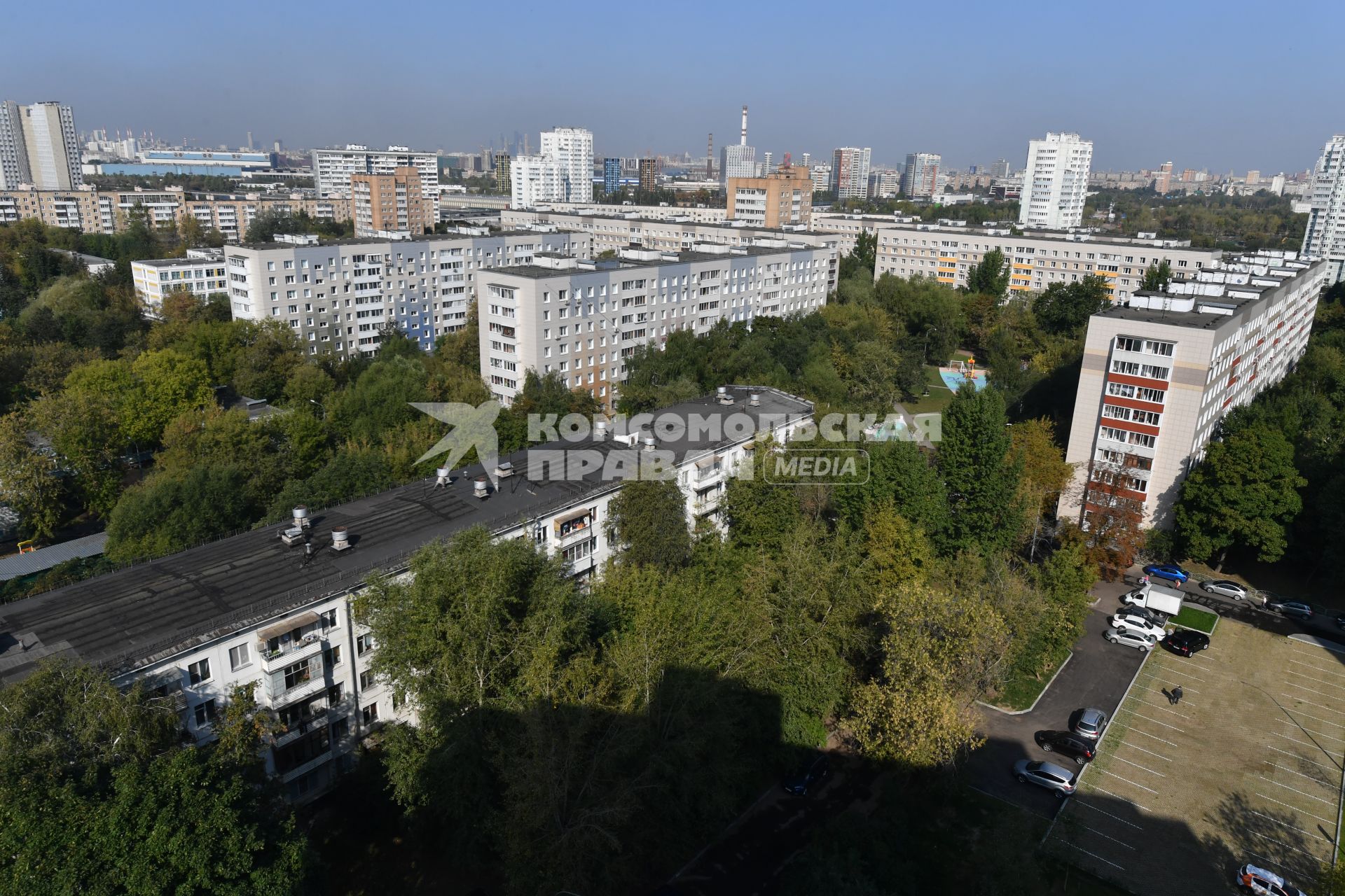 Москва. Вид из окон нового дома, построенного  по программе реновации на Судостроительной улице.