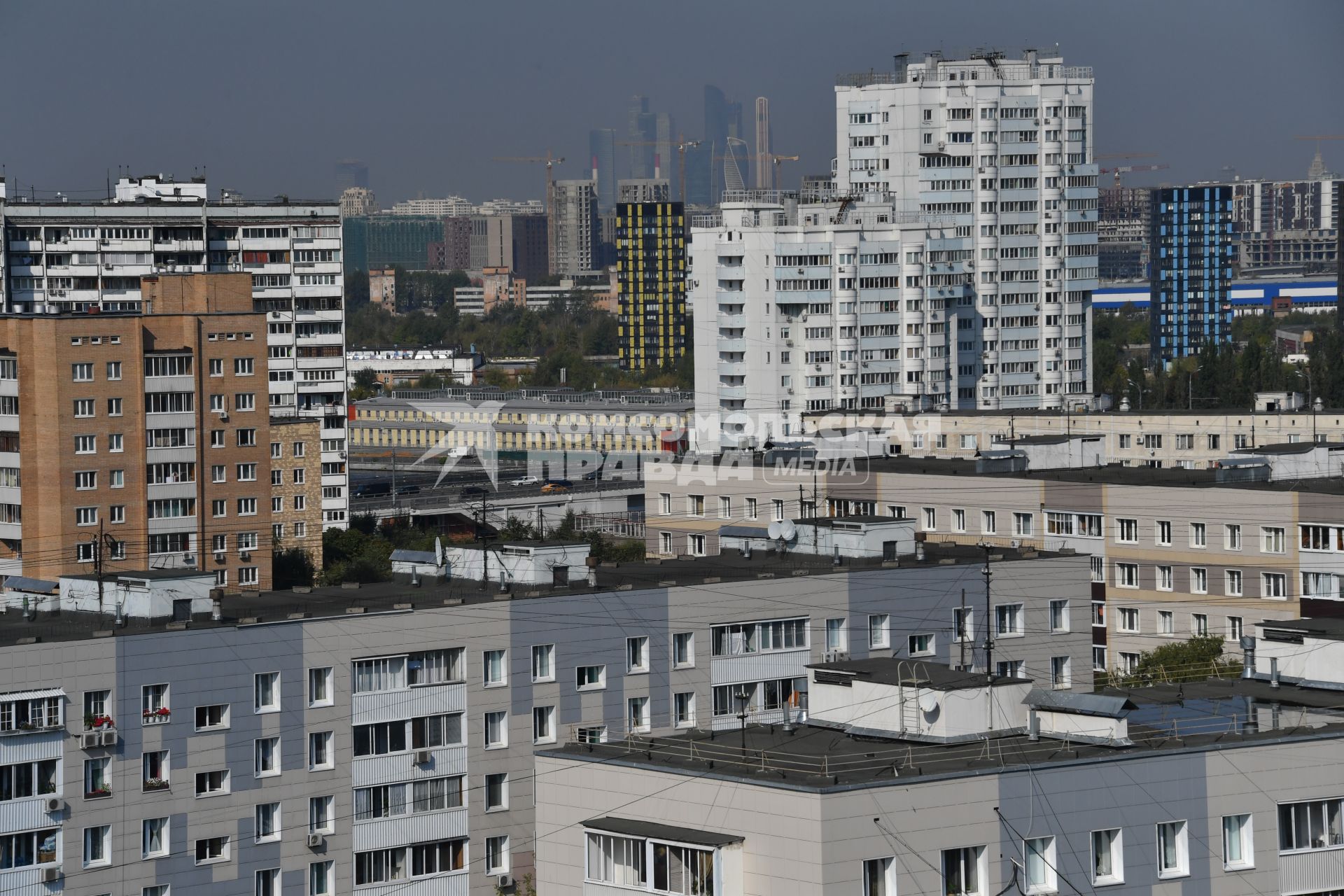 Москва. Вид из окон нового дома, построенного  по программе реновации на Судостроительной улице.