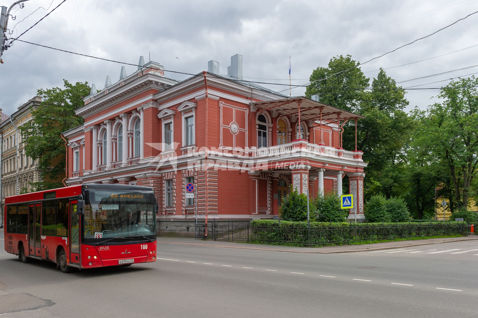 Ленинградская область, Выборг. Старинный дом на улице города.