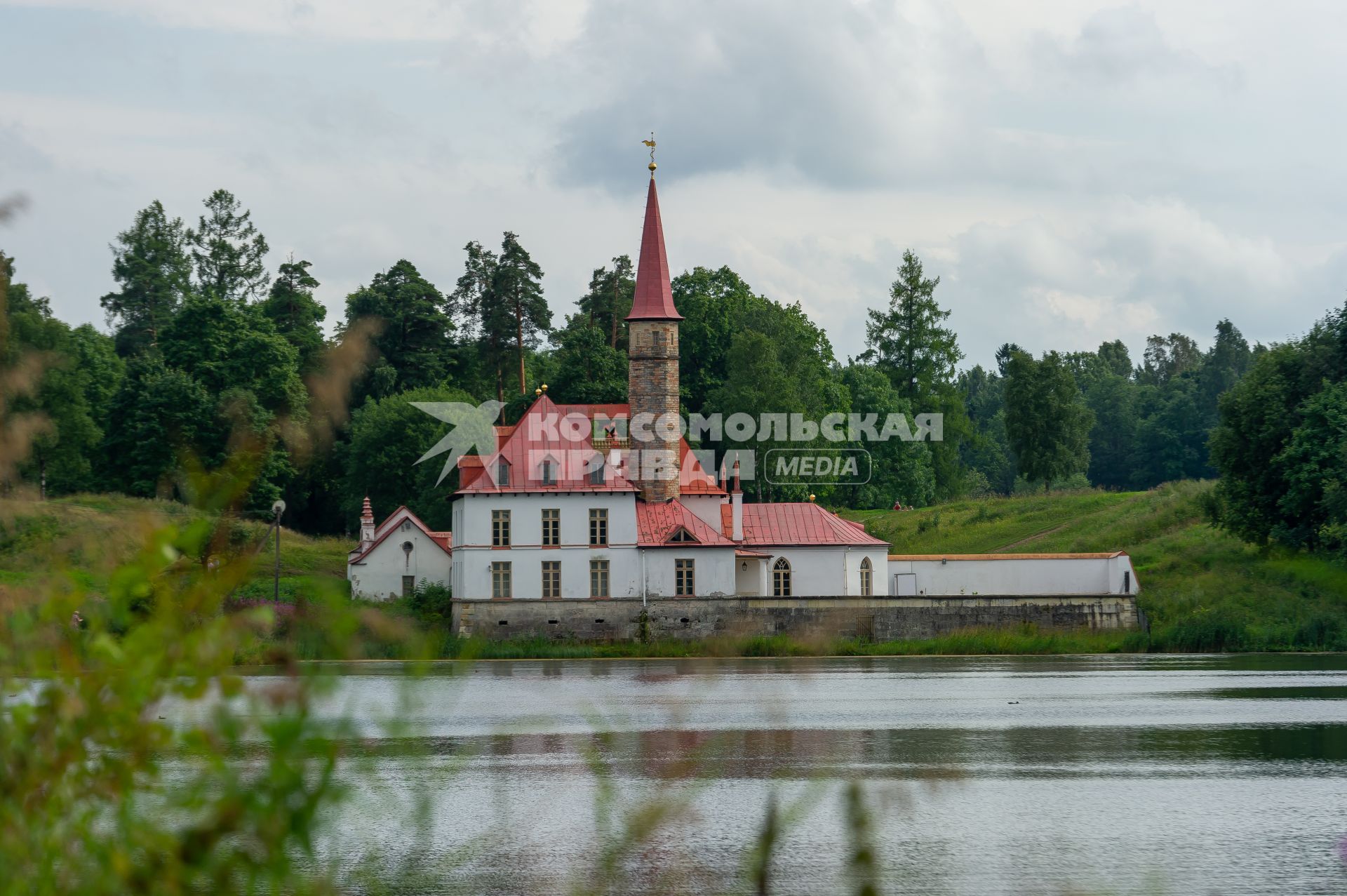 Ленинградская область, Гатчина. Вид на Приоратский дворец.