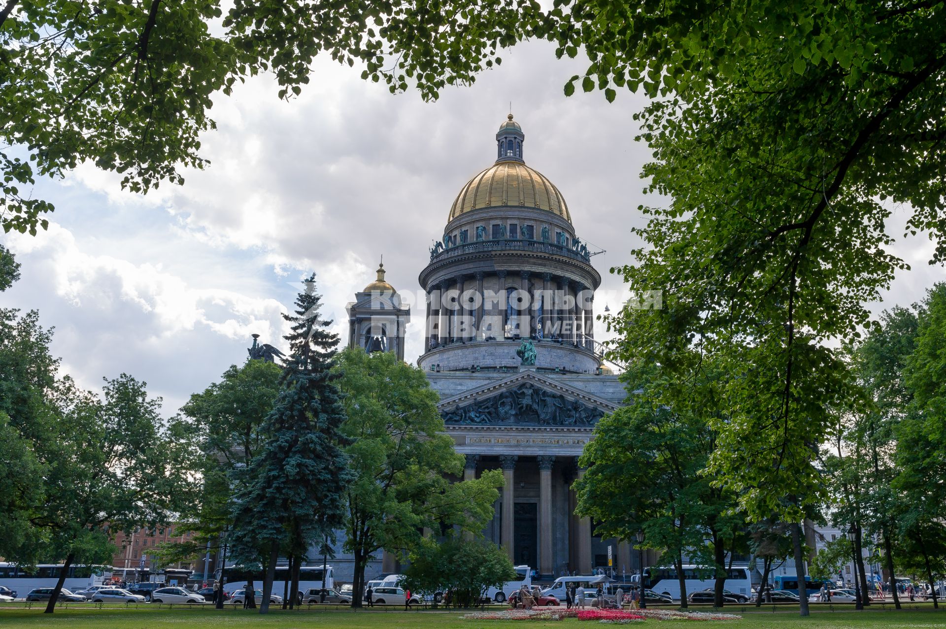 Санкт-Петербург. Вид на  Исаакиевский собор.