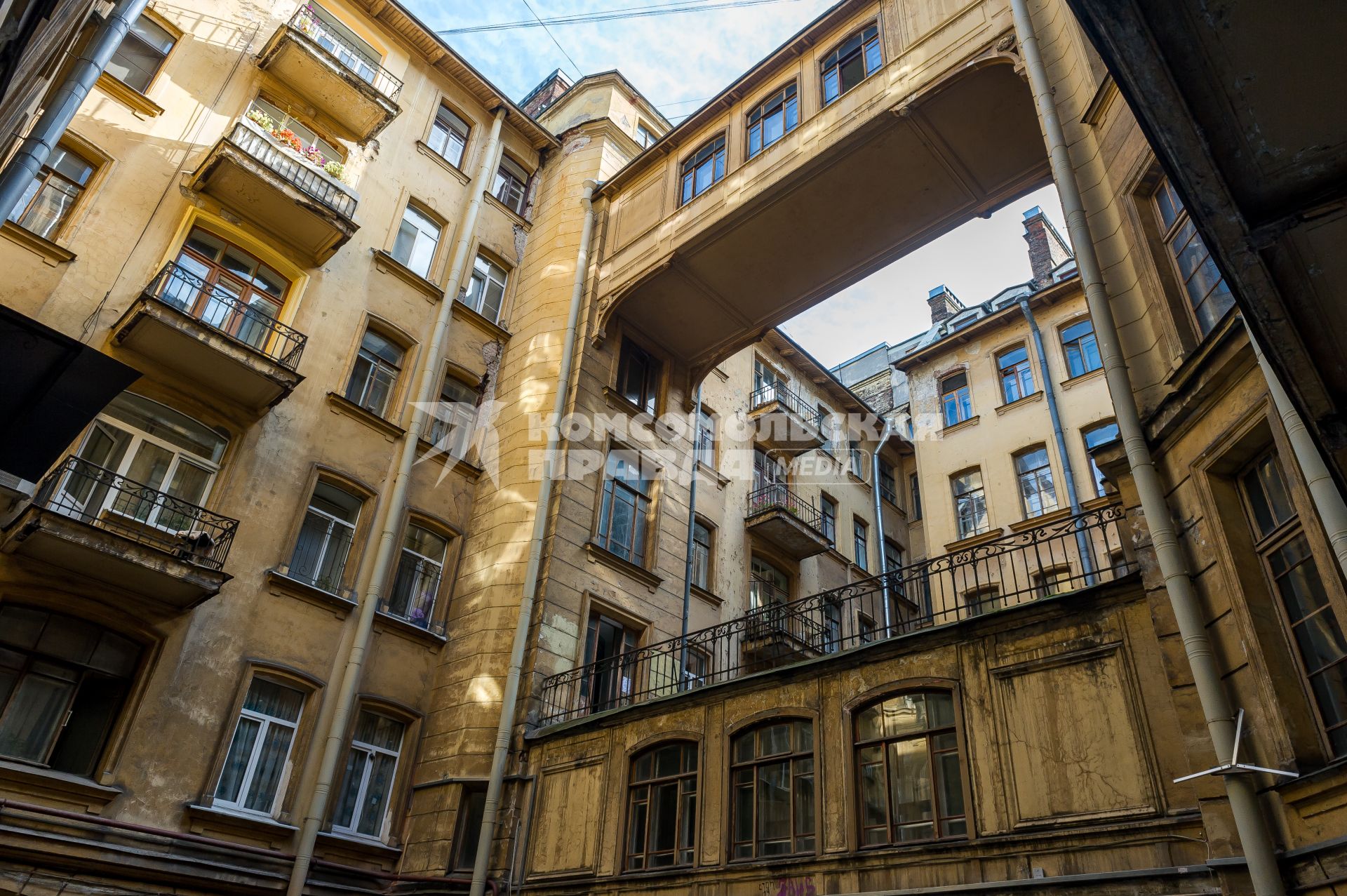 Санкт-Петербург. Санкт-Петербургский двор.