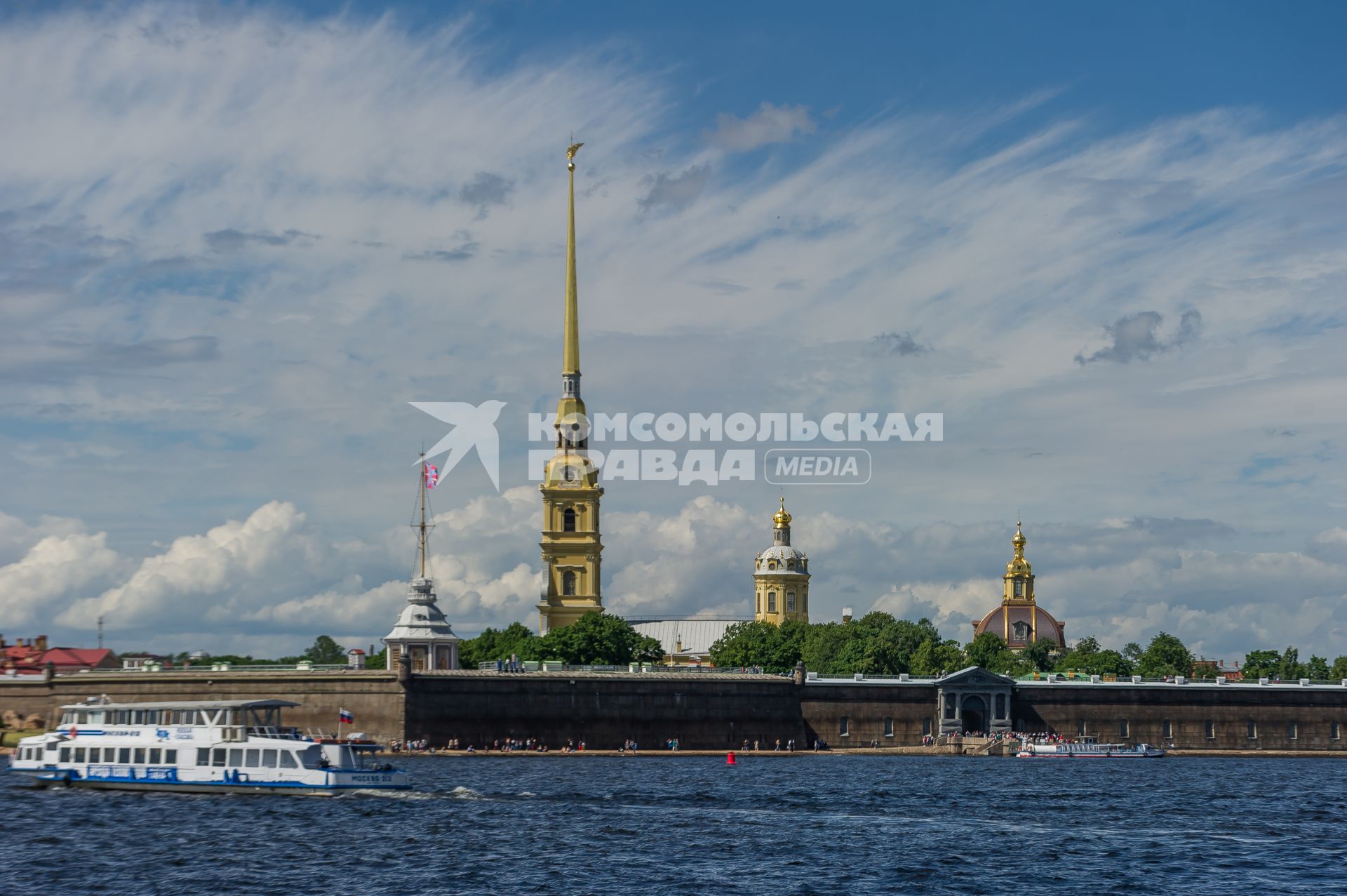 Санкт-Петербург. Вид на Петропавловскую крепость.