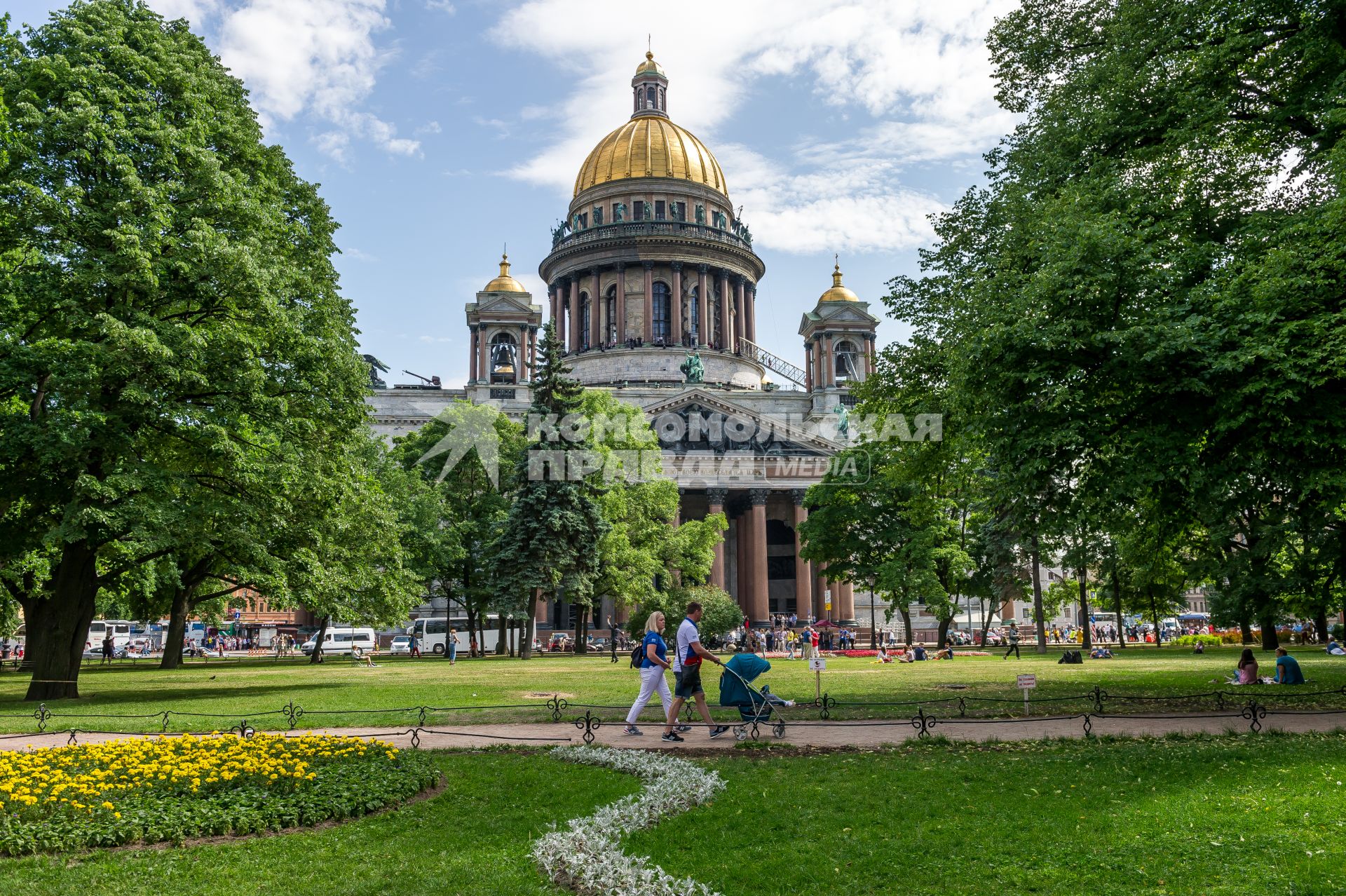 Санкт-Петербург. Вид на  Исаакиевский собор.