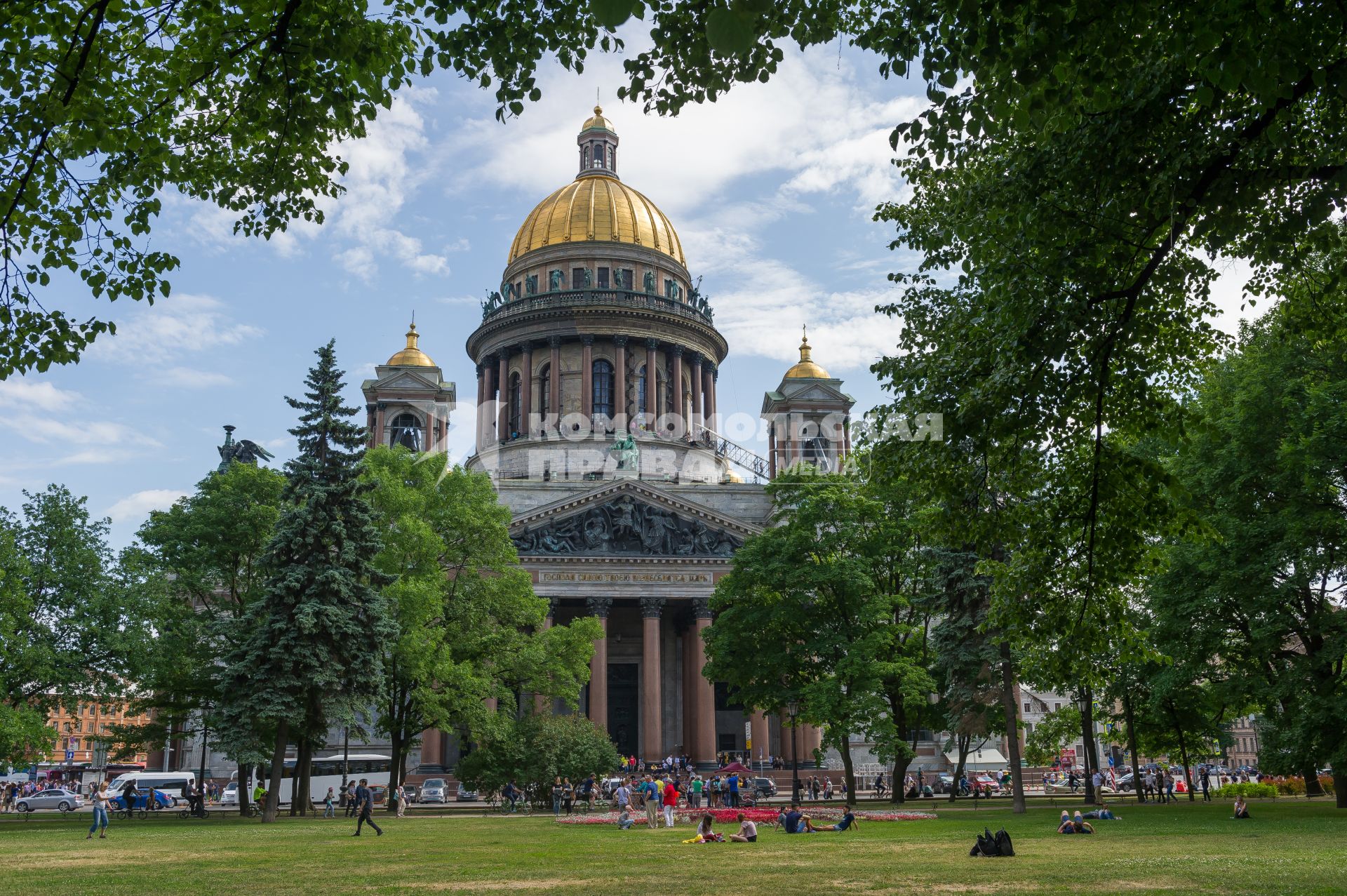 Санкт-Петербург. Вид на  Исаакиевский собор.