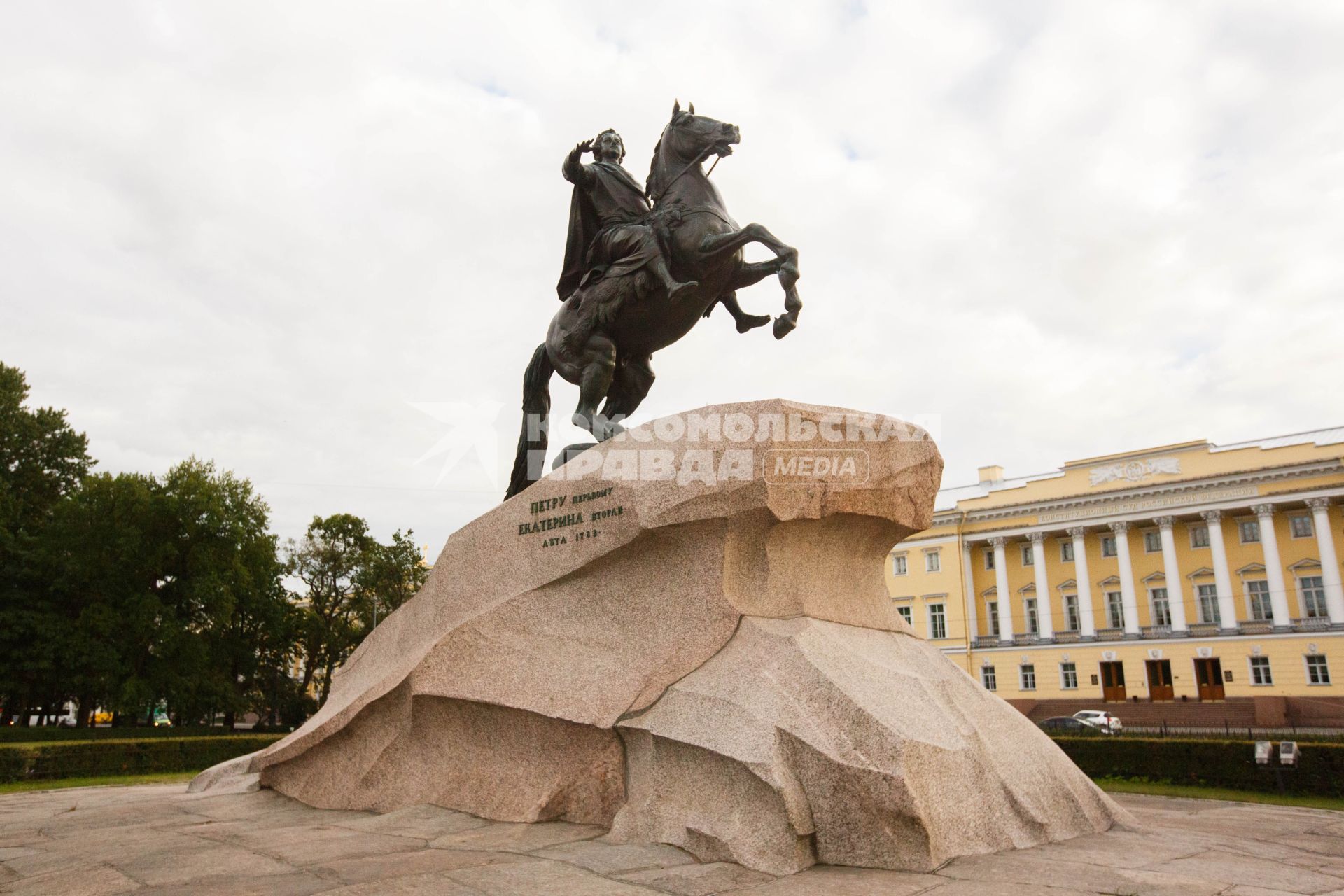 Санкт-Петербург. Вид на памятник Петру I.