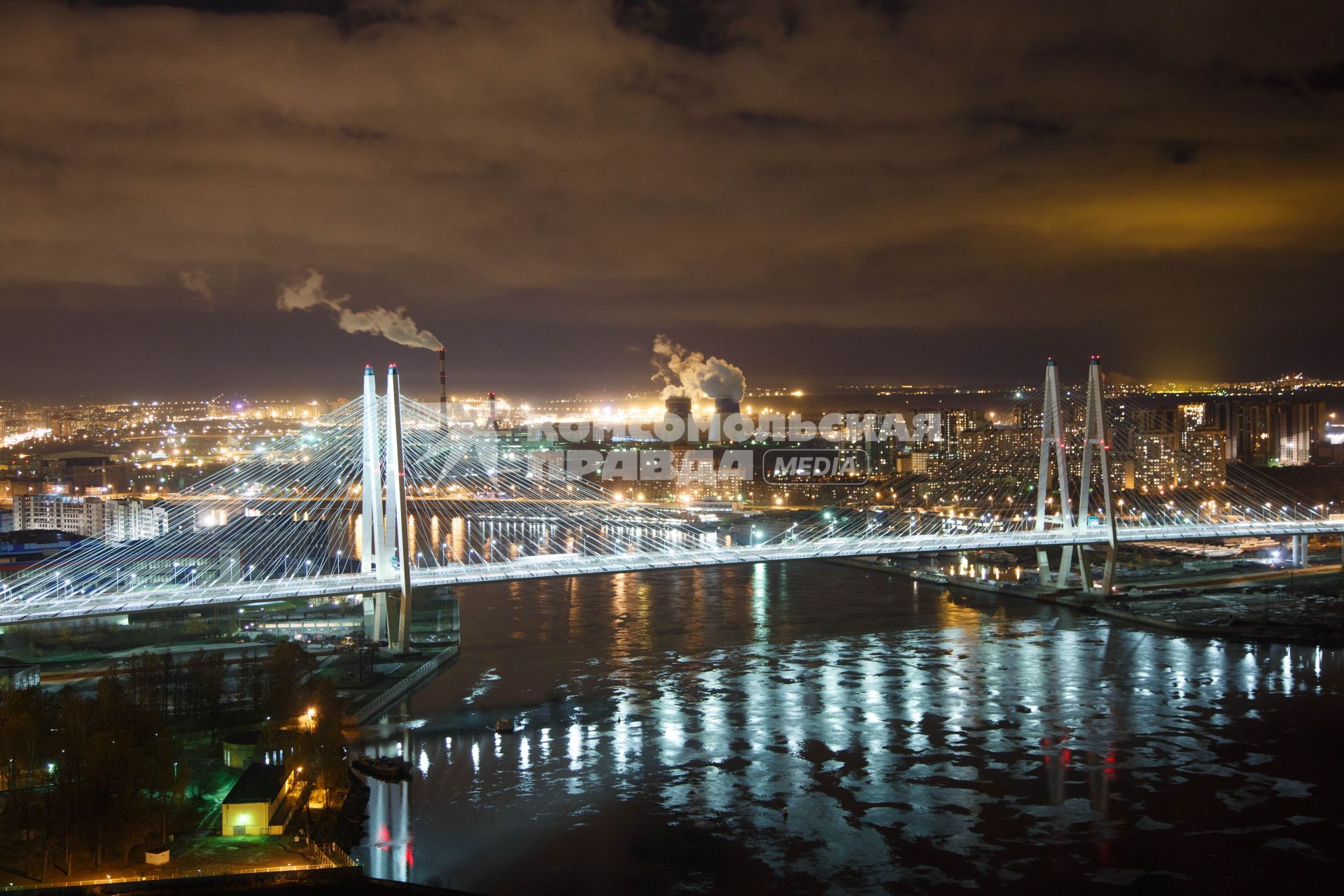 Санкт-Петербург. Вид на Большой Обуховский (вантовый) мост.