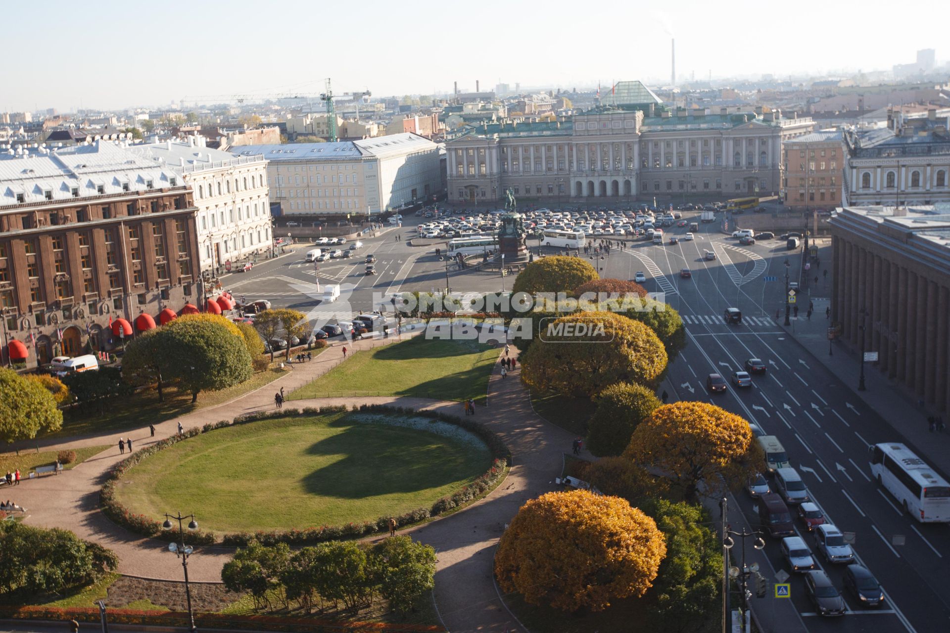 Санкт-Петербург. Памятник Николаю I на Исаакиевсой площади.