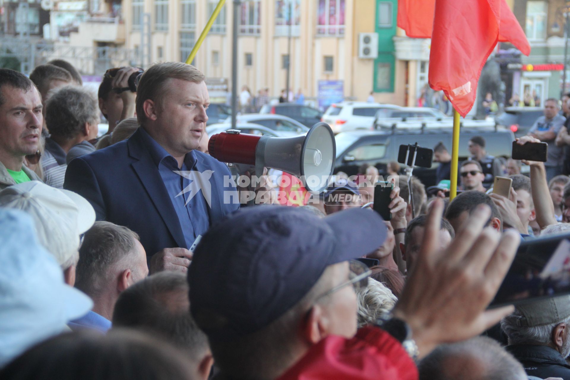 Владивосток. Кандидат в губернаторы Приморского края от КПРФ Андрей Ищенко на митинге против результатов выборов губернатора Приморского края.