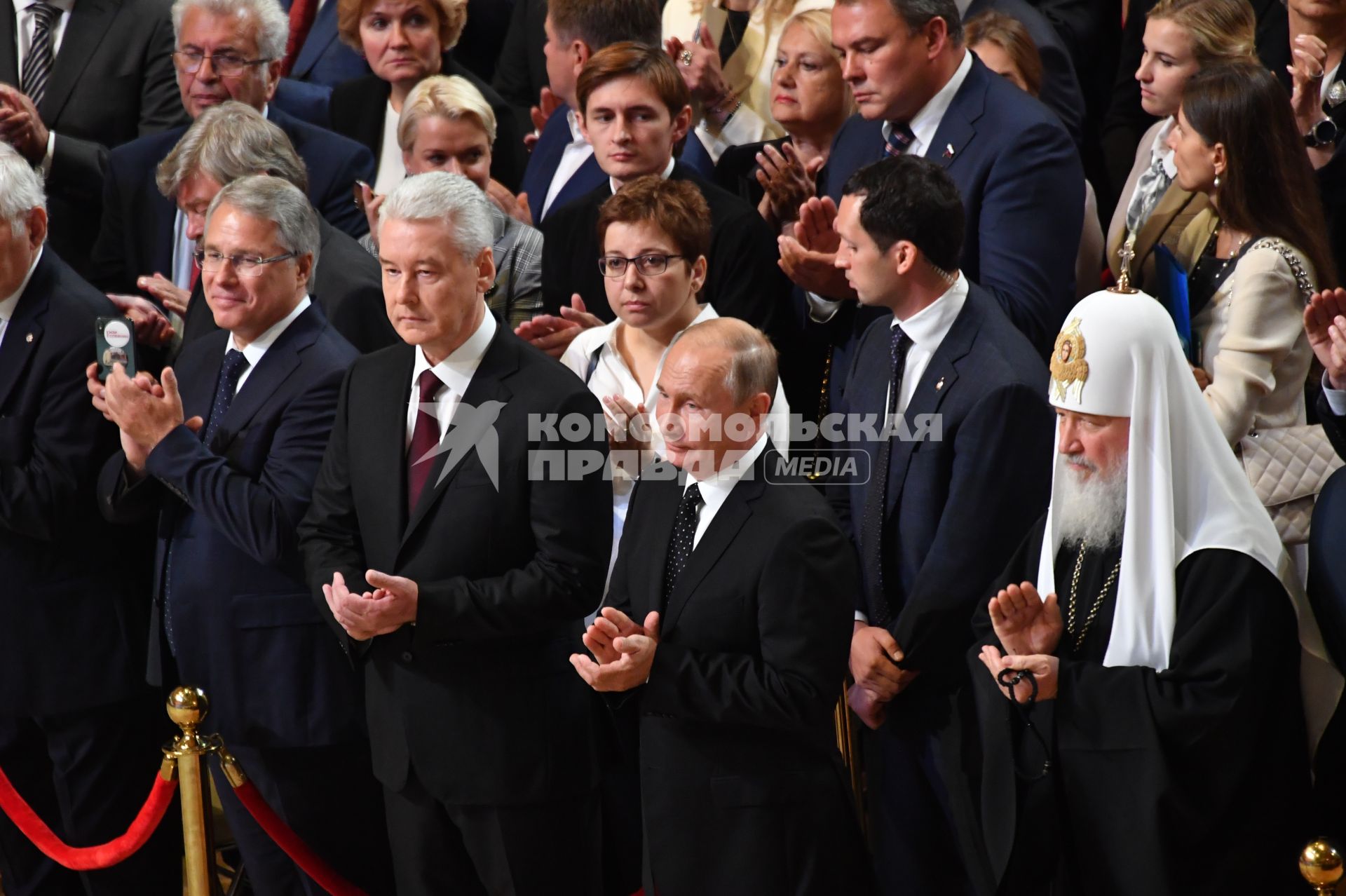 Москва. Избранный мэр Москвы Сергей Собянин (второй слева),  президент РФ Владимир Путин (третий слева) и патриарх Московский и всея Руси Кирилл   во время торжественной церемонии инаугурации в Московском концертном зале `Зарядье`.