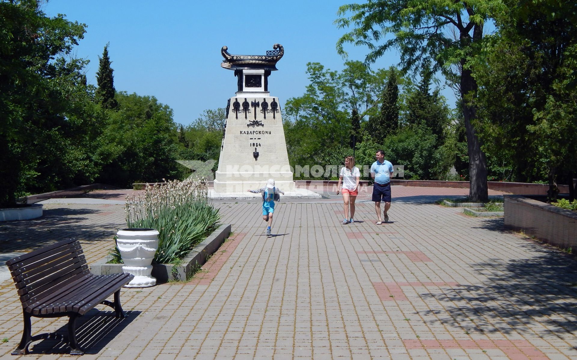 Севастополь. Памятник Казарскому на Матросском бульваре.