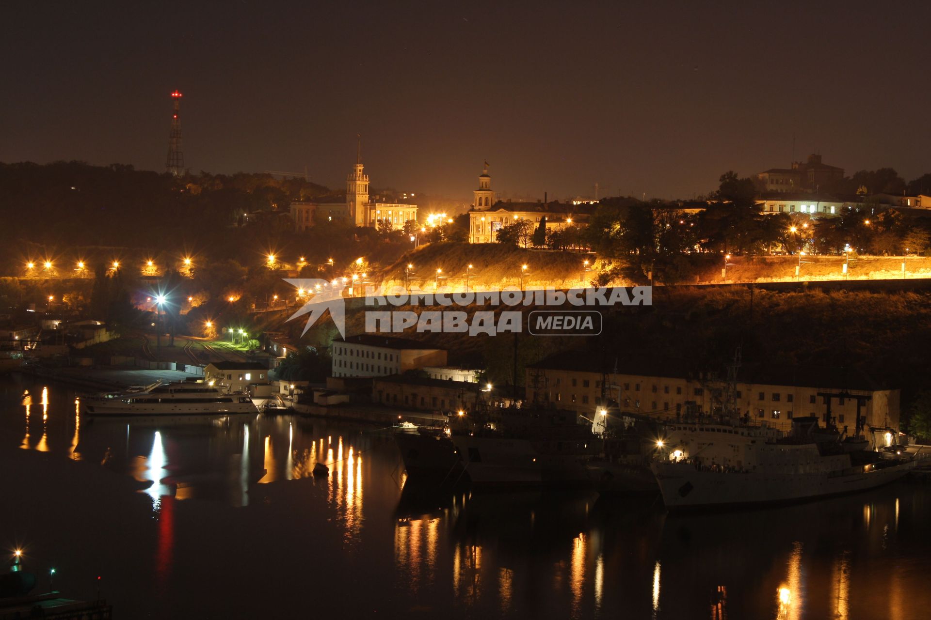 Севастополь. Вид на вечерний город.
