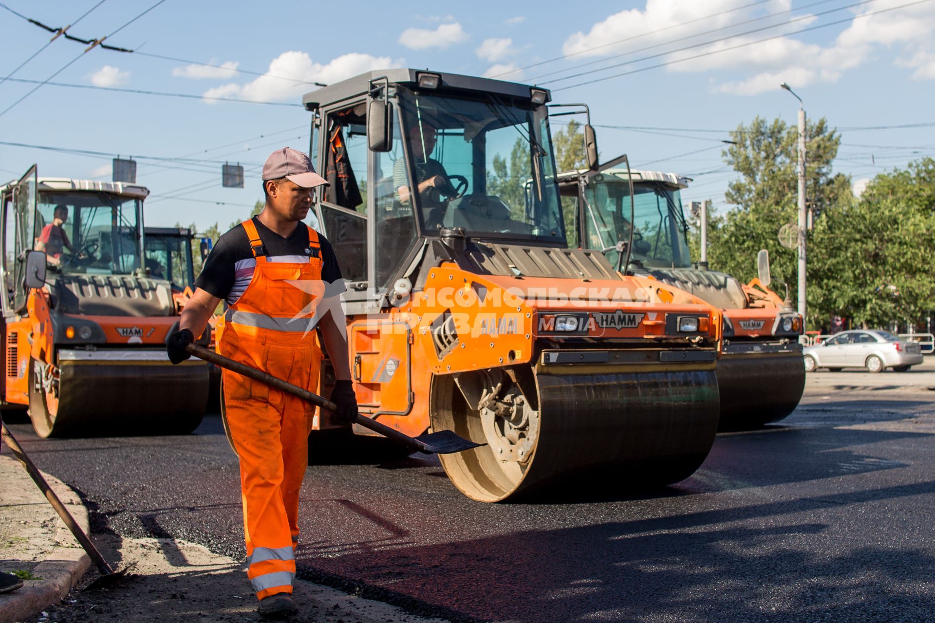 Челябинск. Дорожные работы на одной из улиц города.