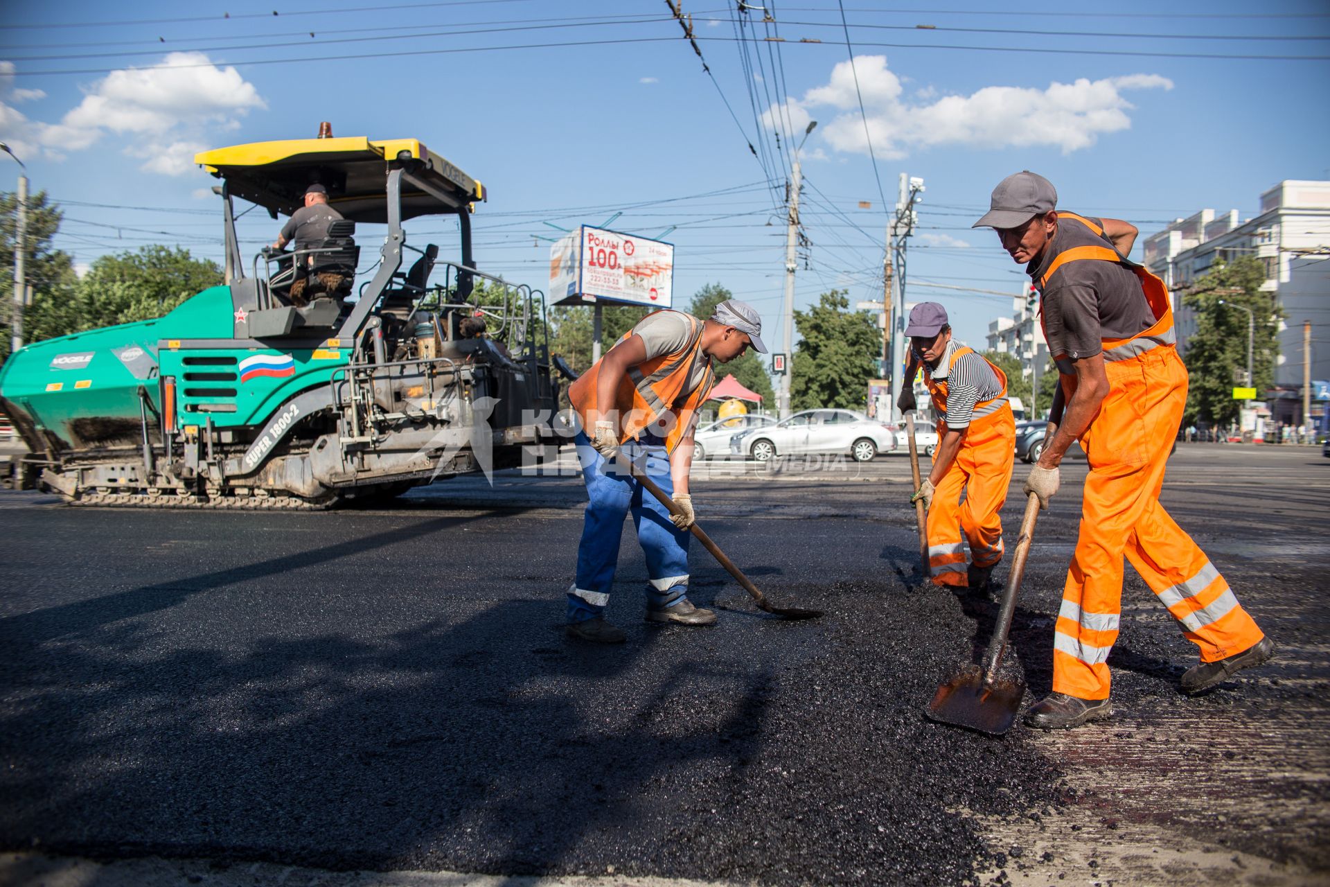 Челябинск. Дорожные работы на одной из улиц города.