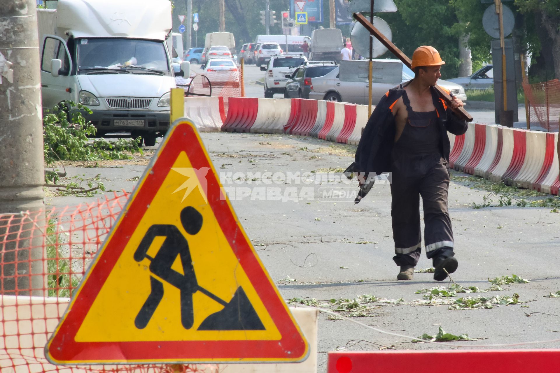 Челябинск. Дорожные работы на одной из улиц города.