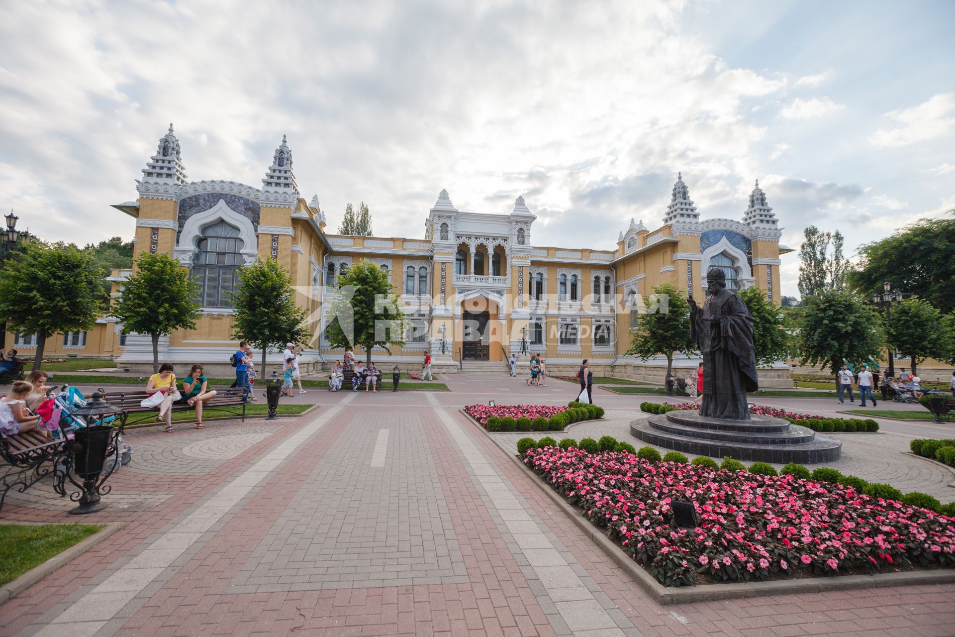 Кисловодск. Архитектурный памятник и целебный источник  Главные Нарзанные Ванны.