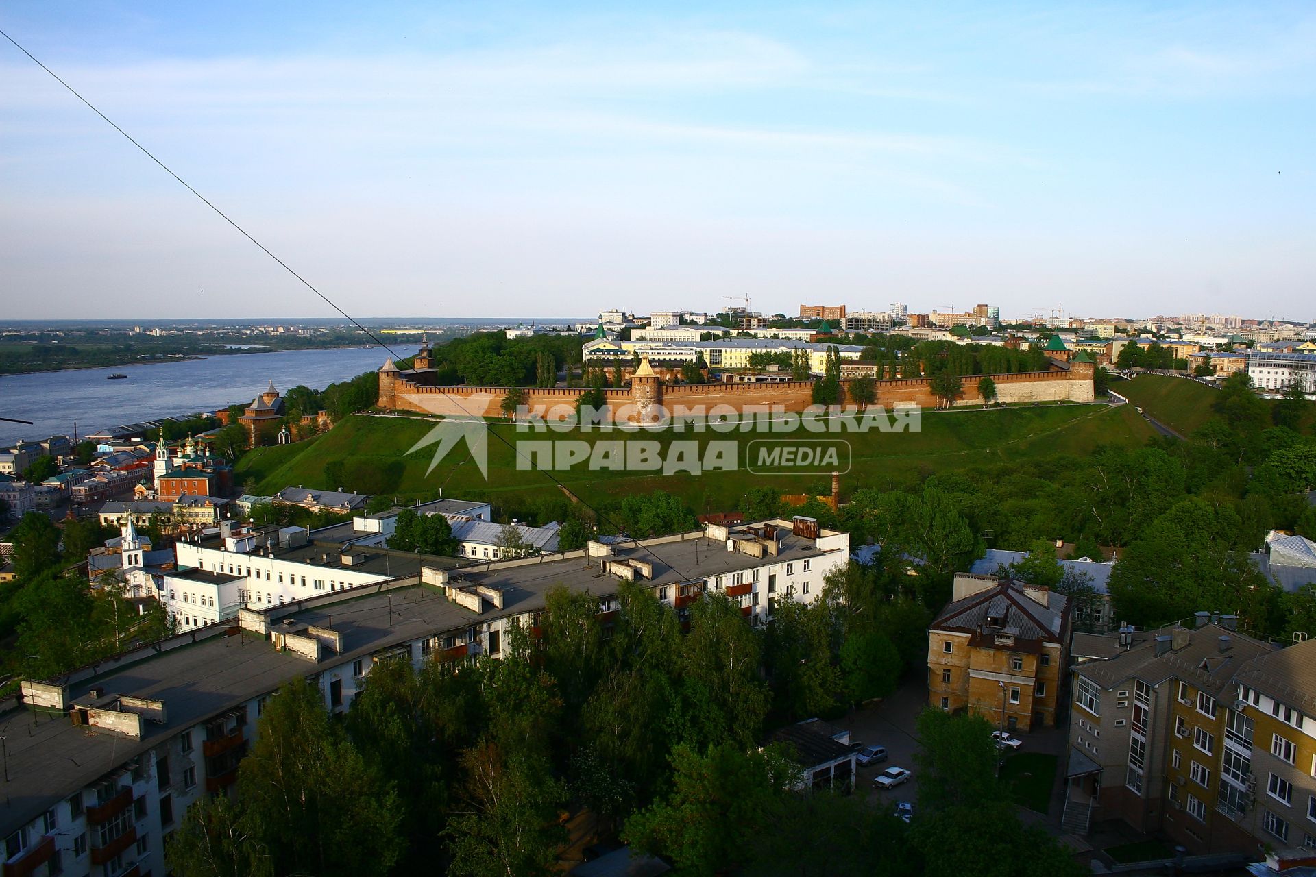 Нижний Новгород.  Вид на Нижегородский кремль (на дальнем плане).
