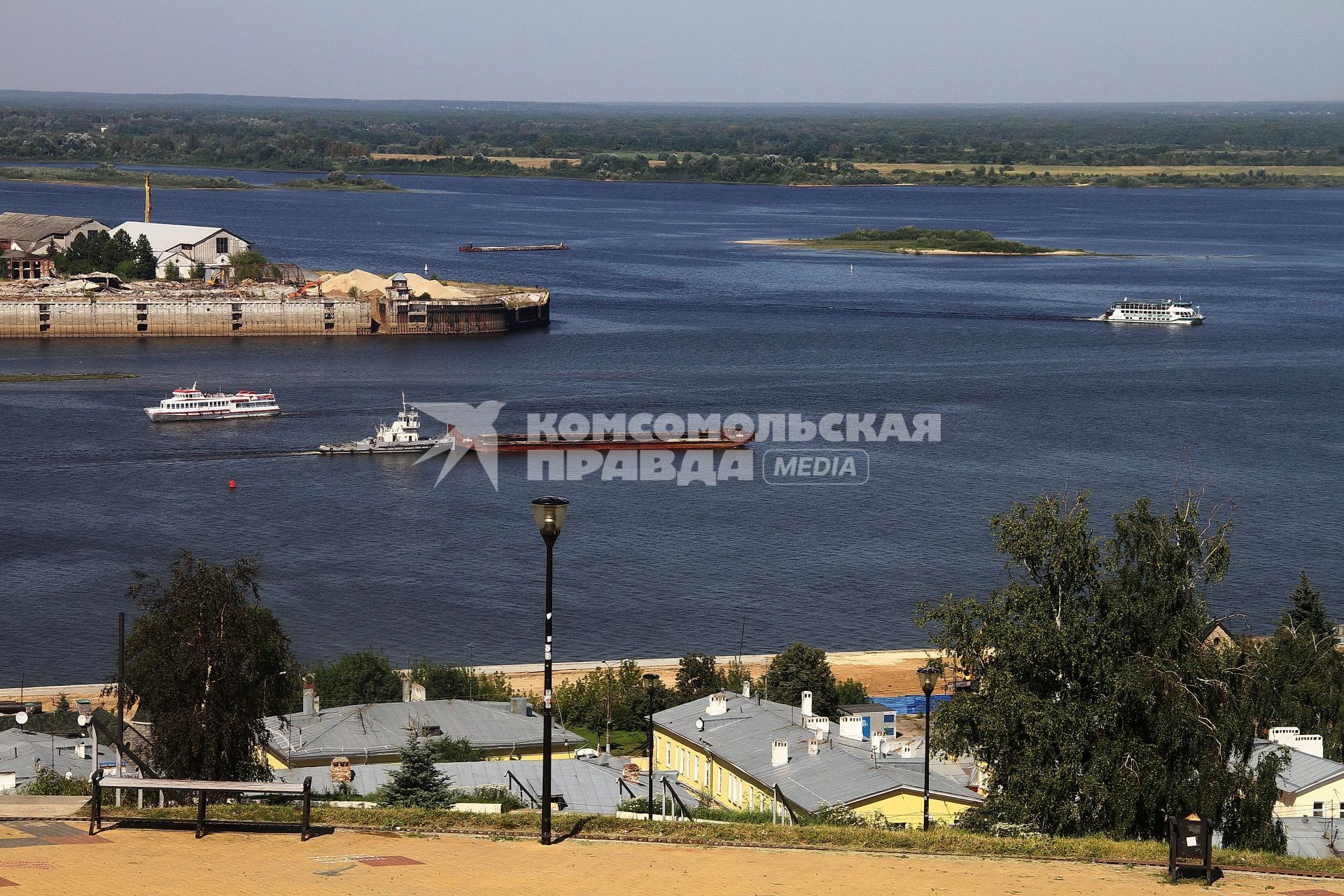 Нижний Новгород.   Вид   на слияние рек Ока и Волга.