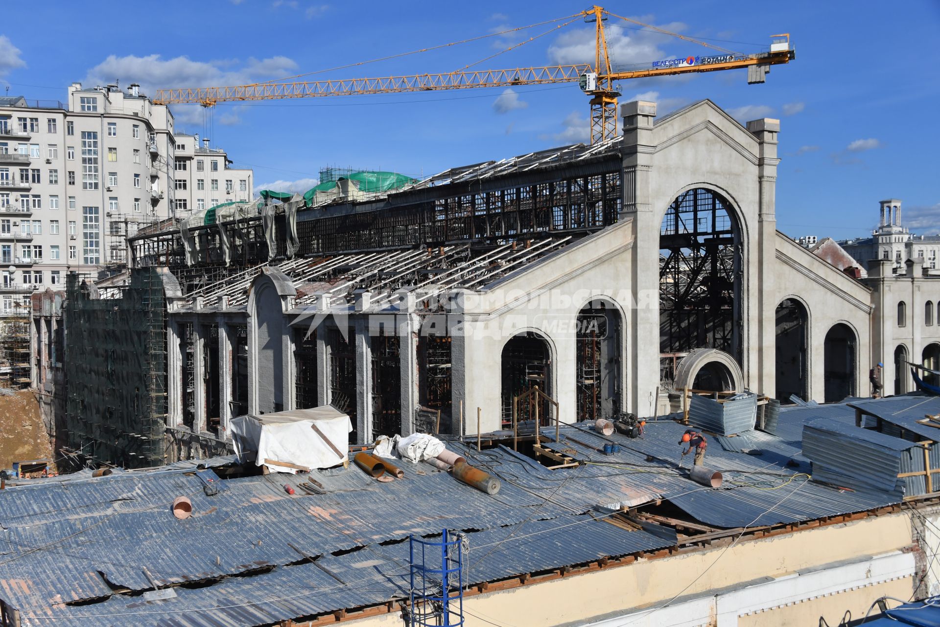 Москва. Реставрация здания в районе Патриаршего моста.